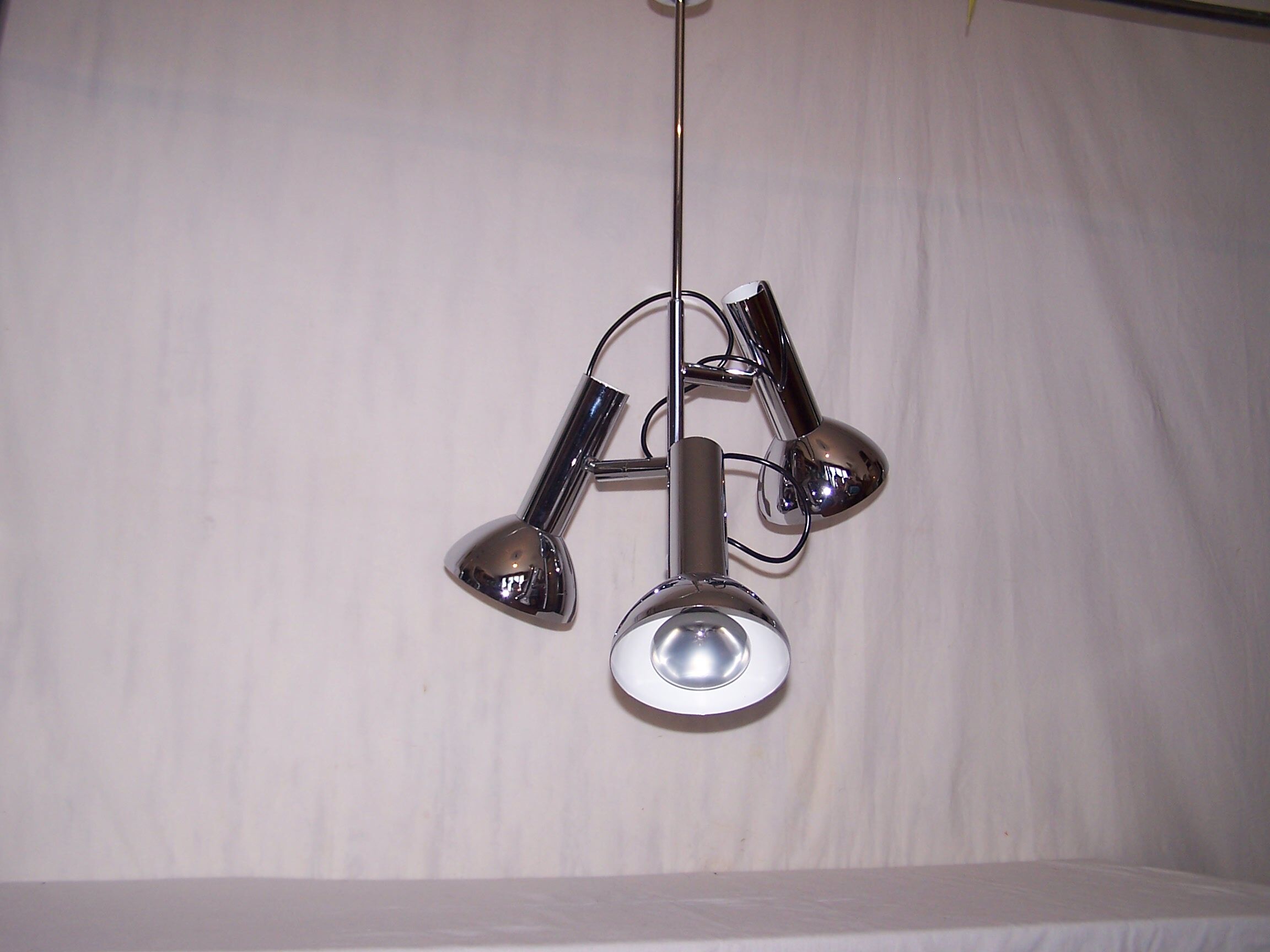 Suspension en inox Koch et Lowy des années 70