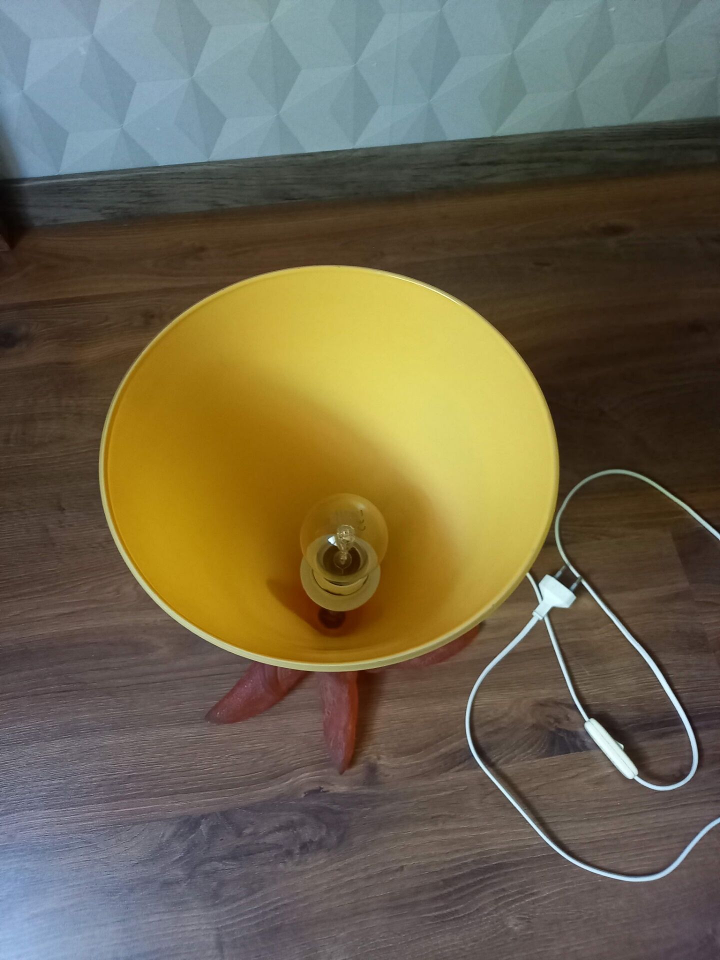Table lamp
