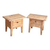Paire de chevets / tables de nuit rénovées en bois massif et cannage