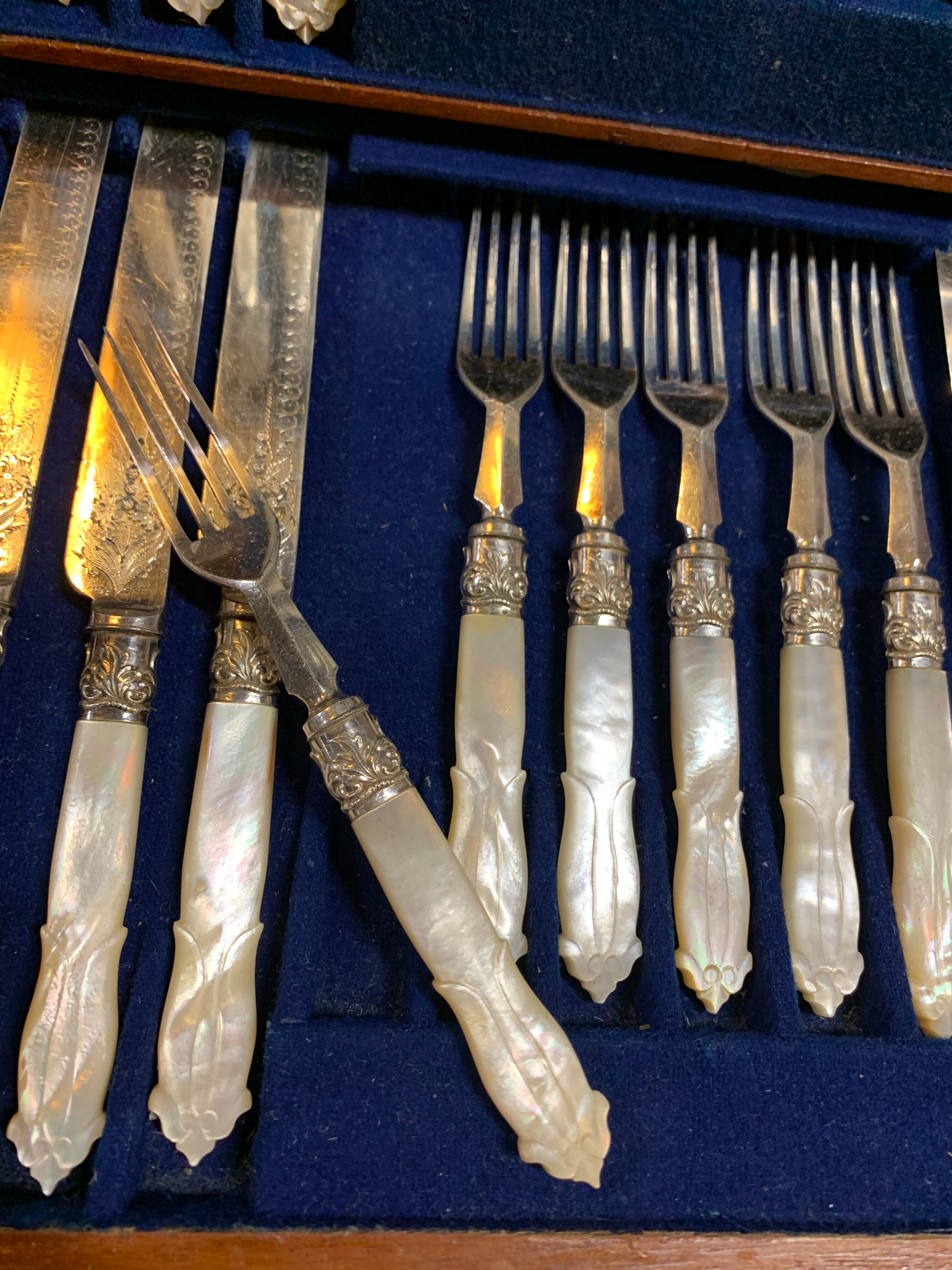 Silver and mother-of-pearl cheese service