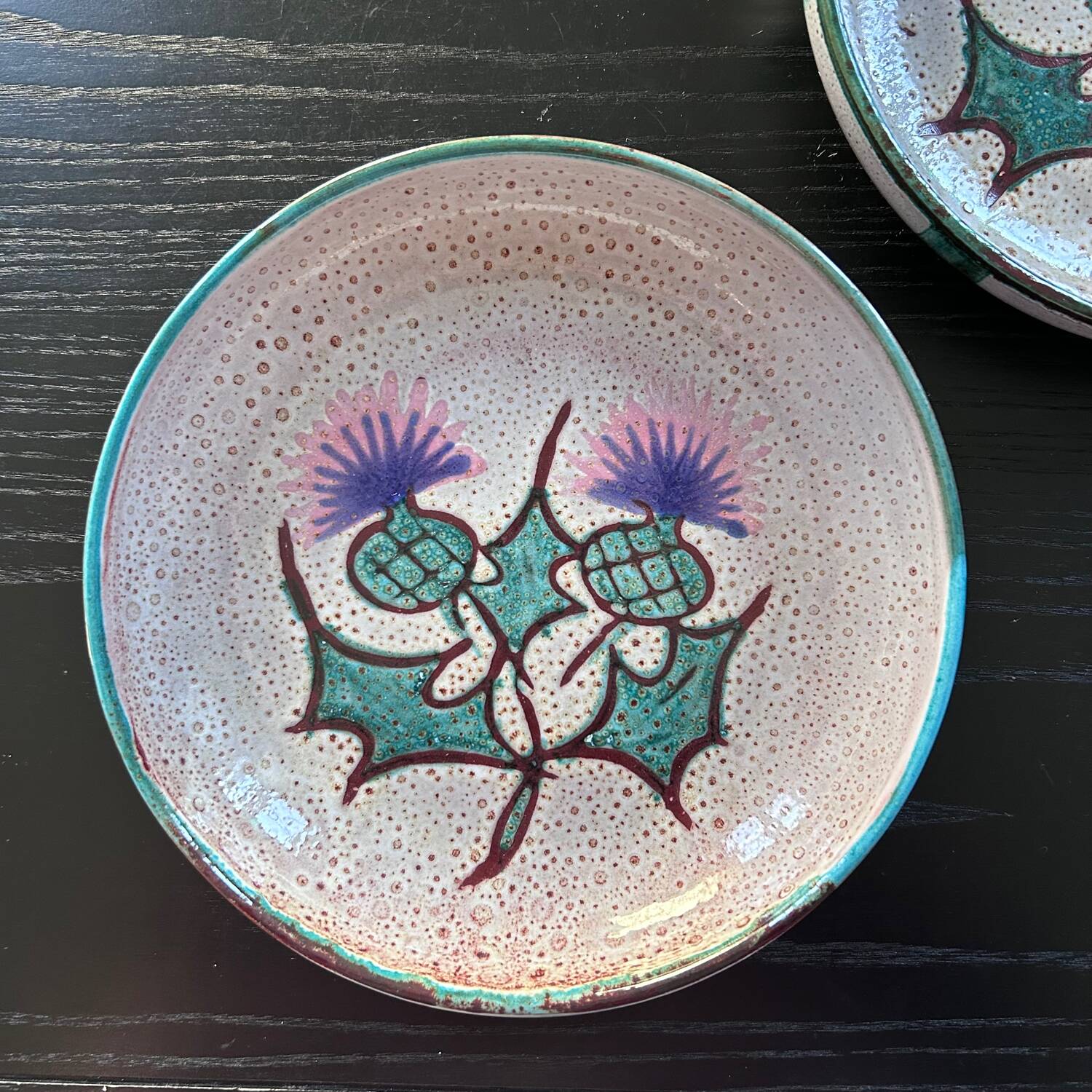 Pair of plates with thistle decoration