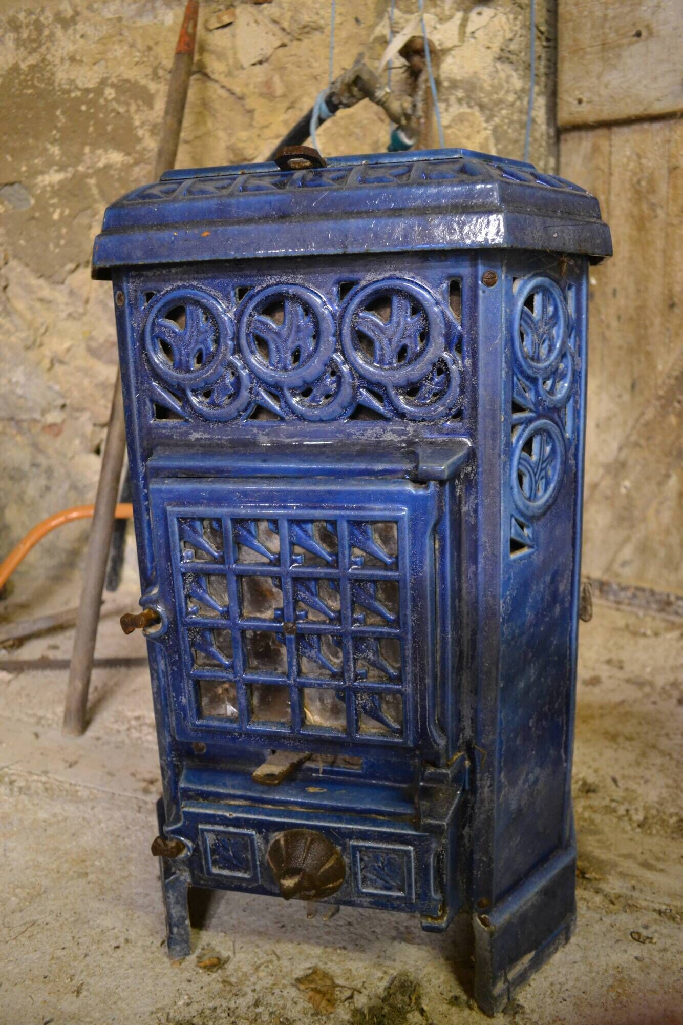 Enamelled cast iron wood stove year 1938 Rosières