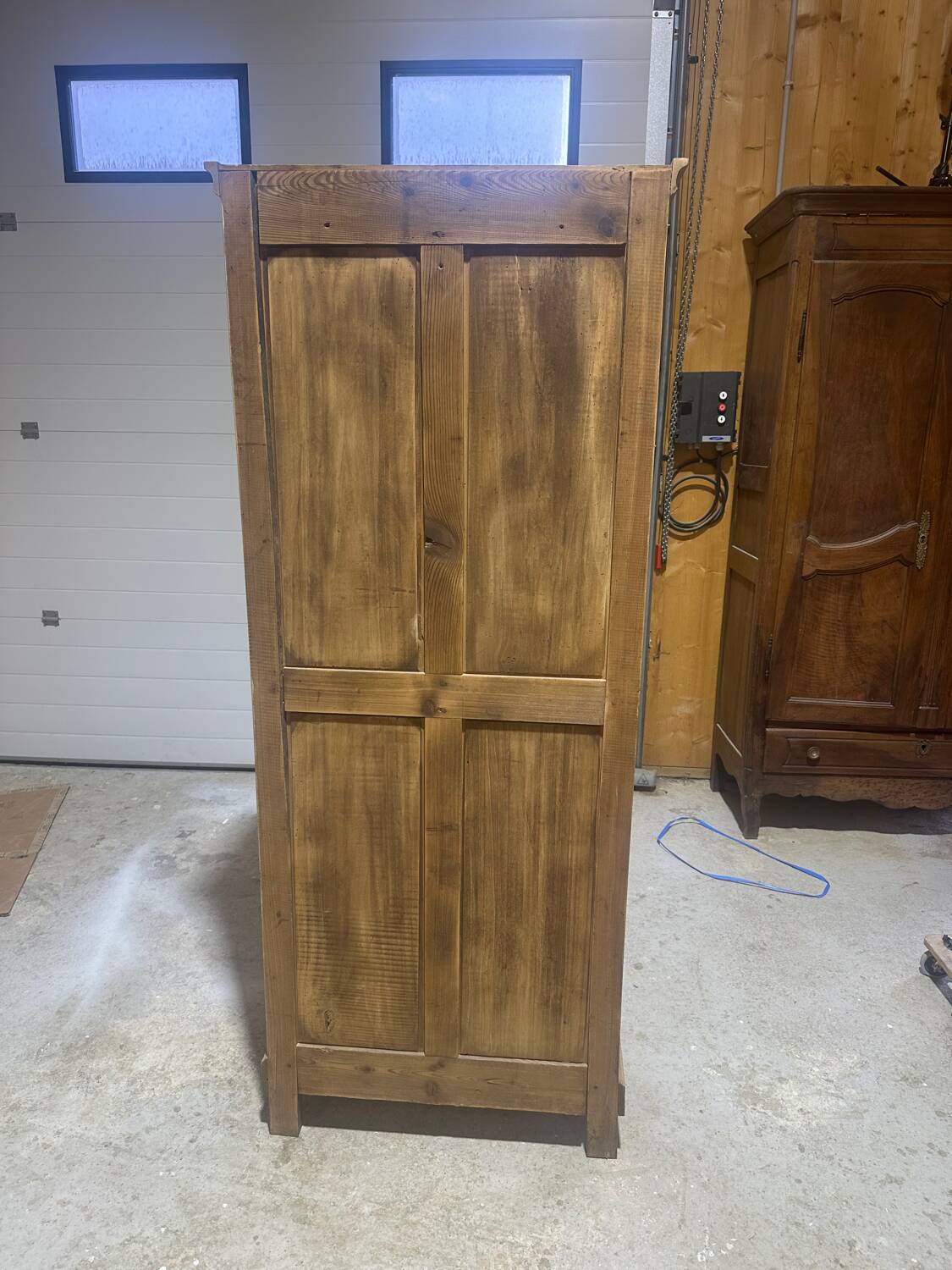 Antique display cabinet in oak and walnut, Louis XVI style.