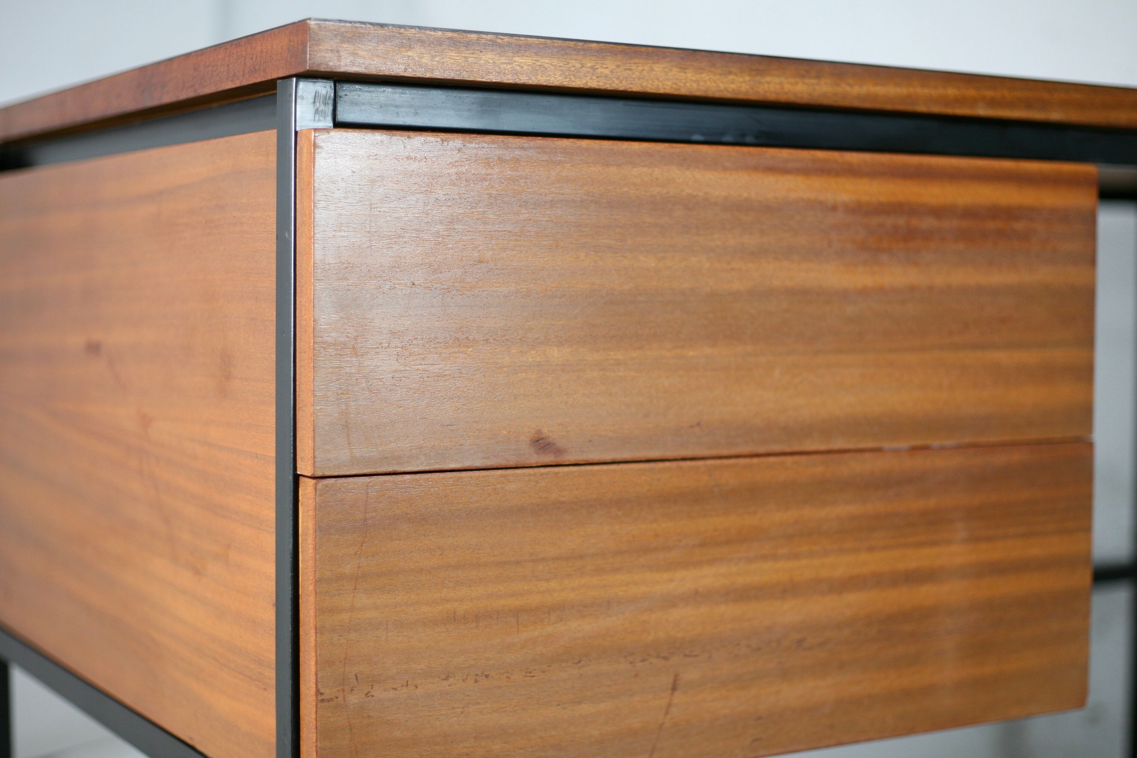 Desk model 620. by Pierre Guariche for Minvielle, France, circa 1955