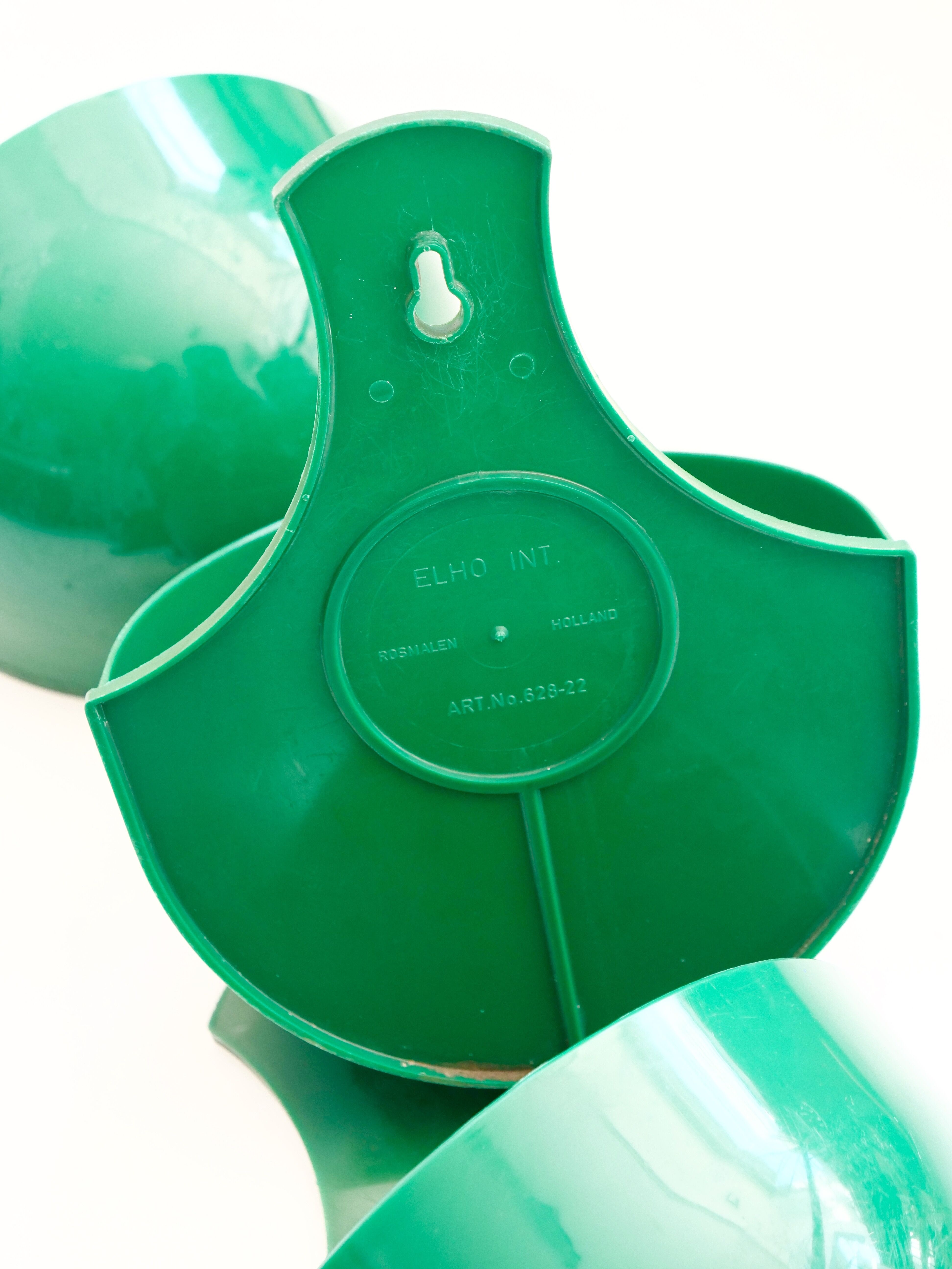 Set of 4 wall planter in green half-sphere