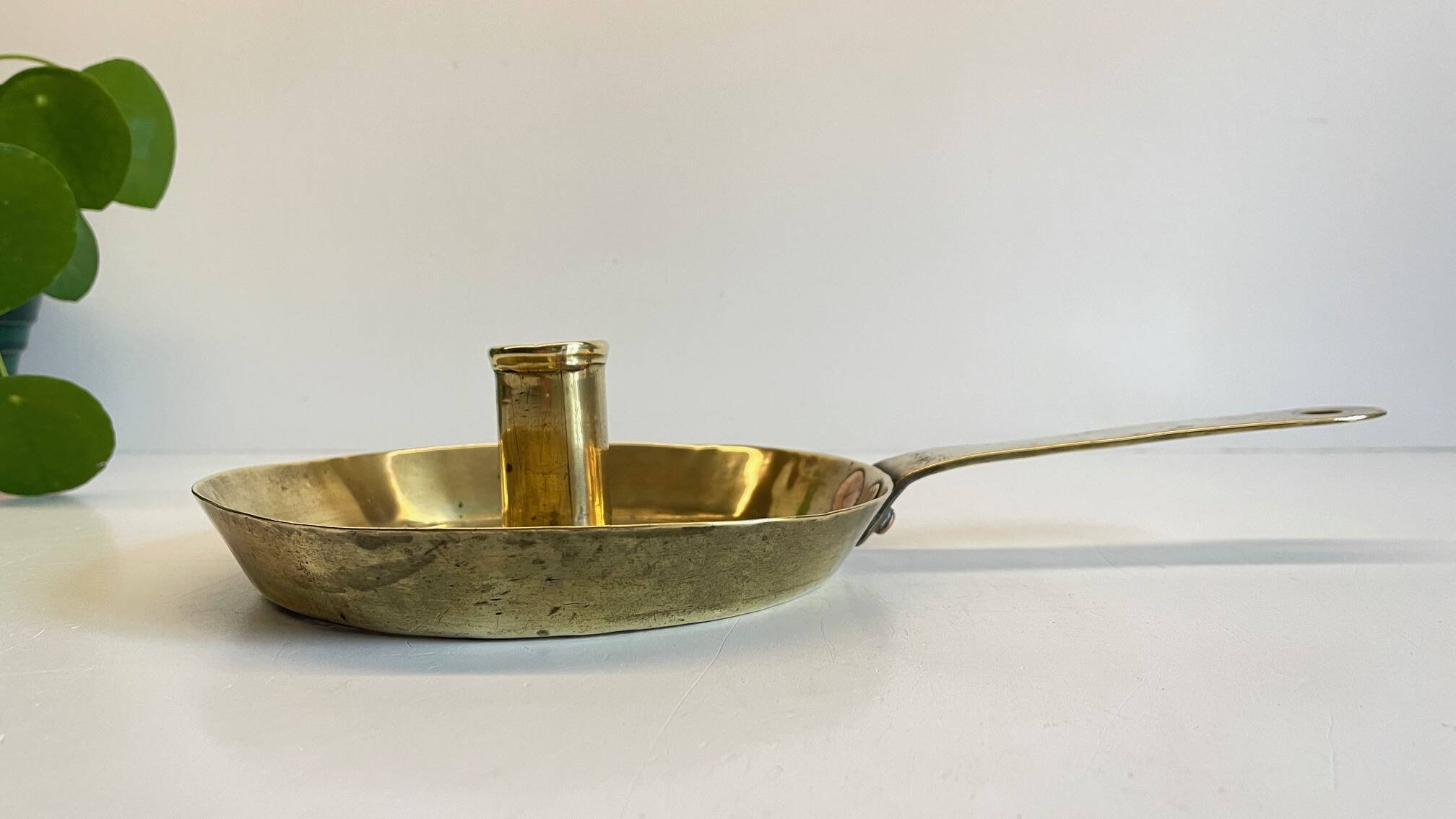 LOW HAND BRASS CANDLESTICK ANTIQUE