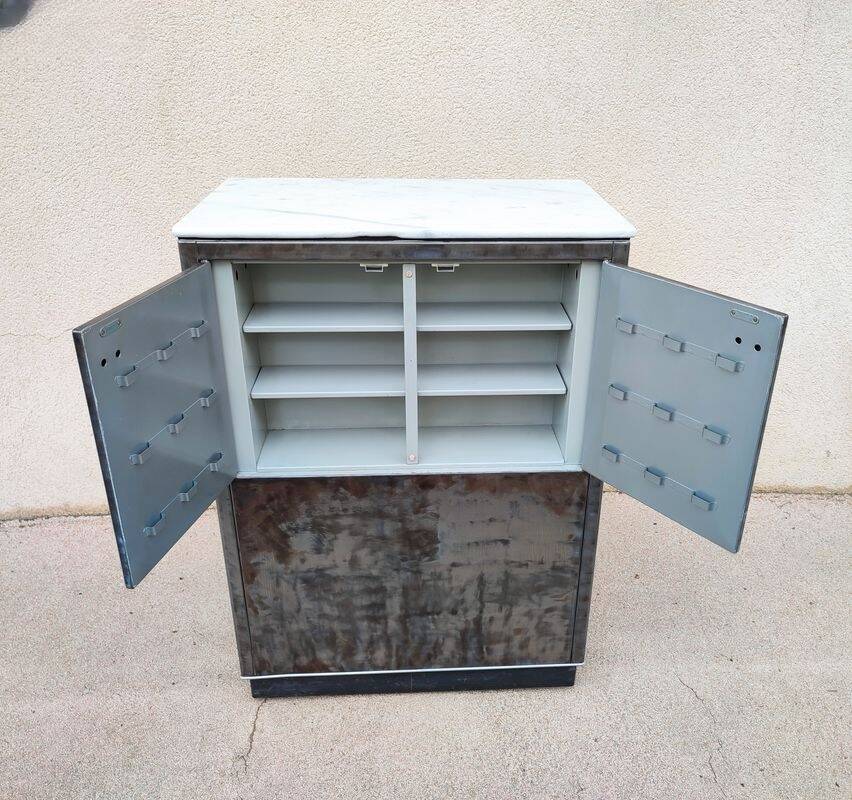 Vintage dentist furniture – Industrial style, steel, marble, ideal for lofts and workshops.