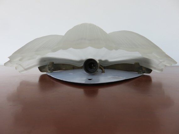 Art deco "shell" wall lamp