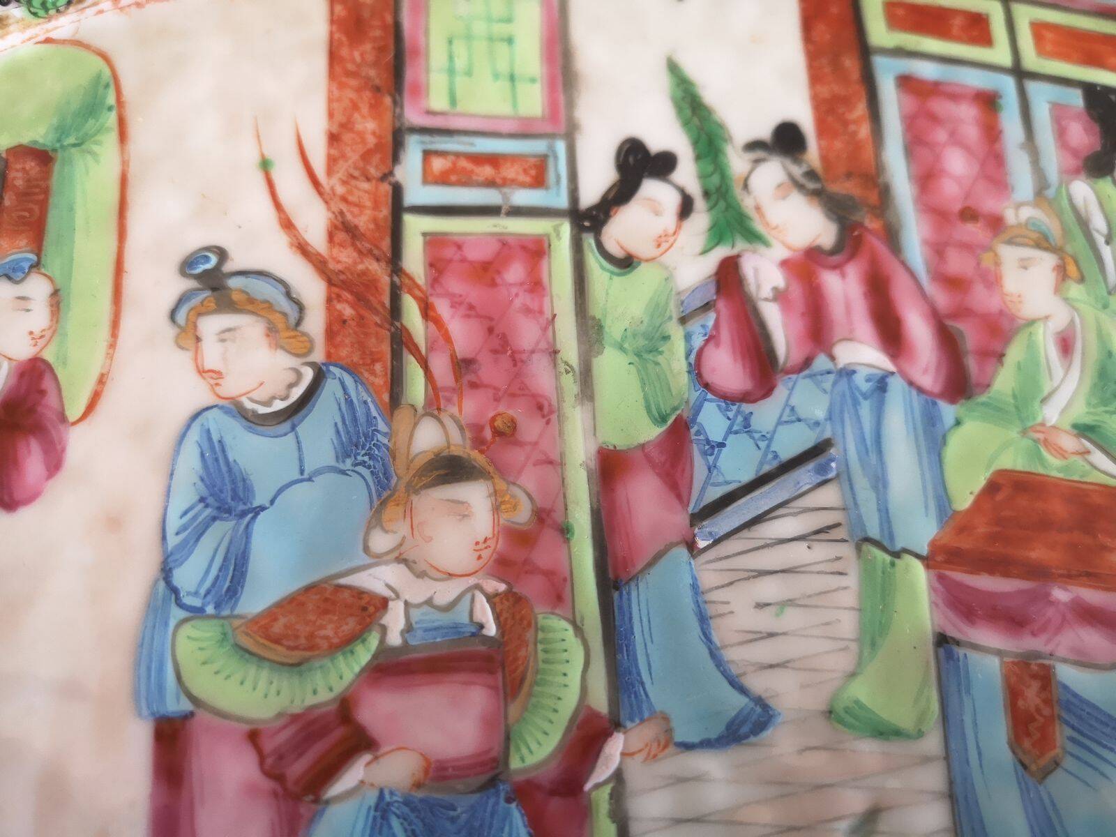 Polylobed oval dish in Cantonese porcelain - 19th century