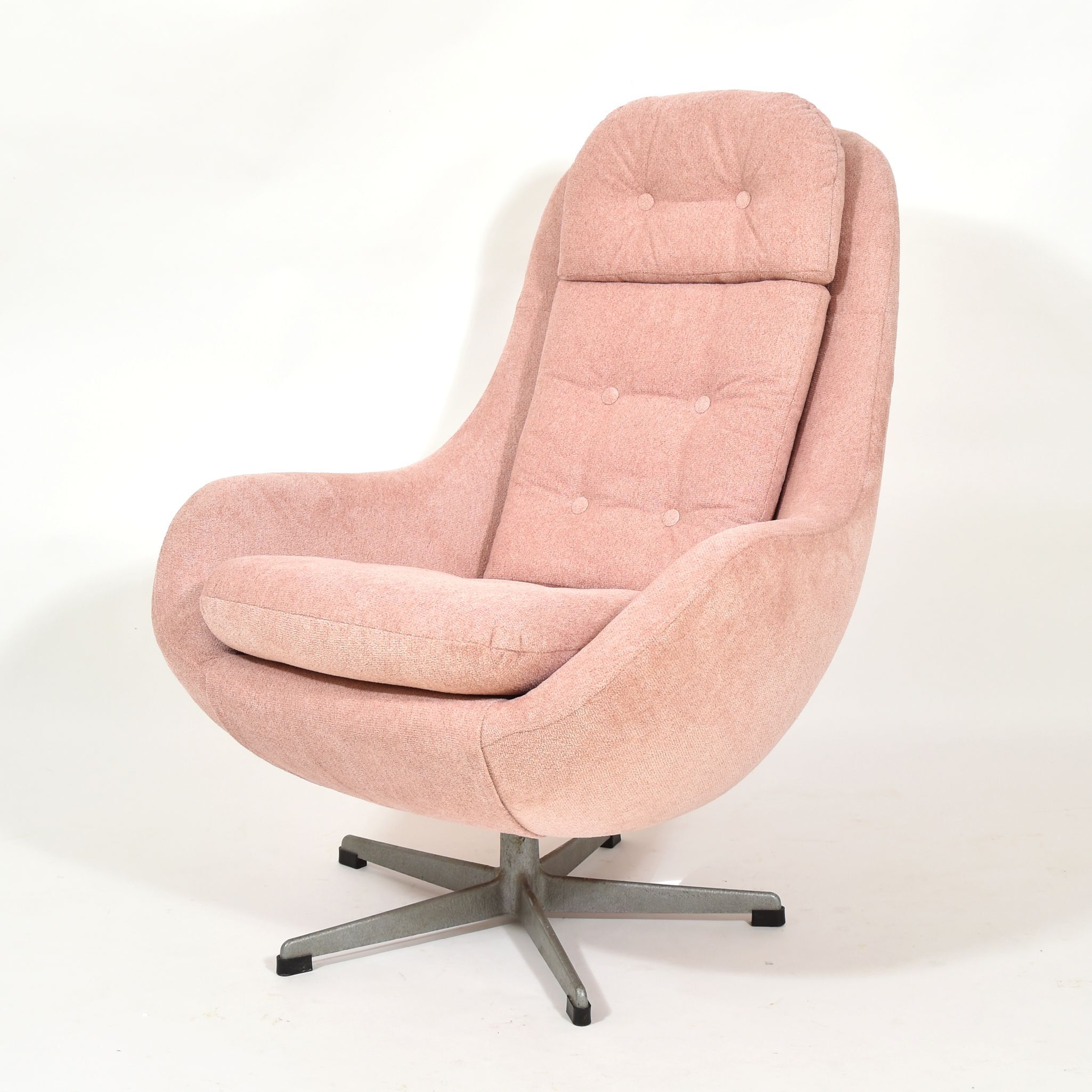 1970s Pink shell armchair