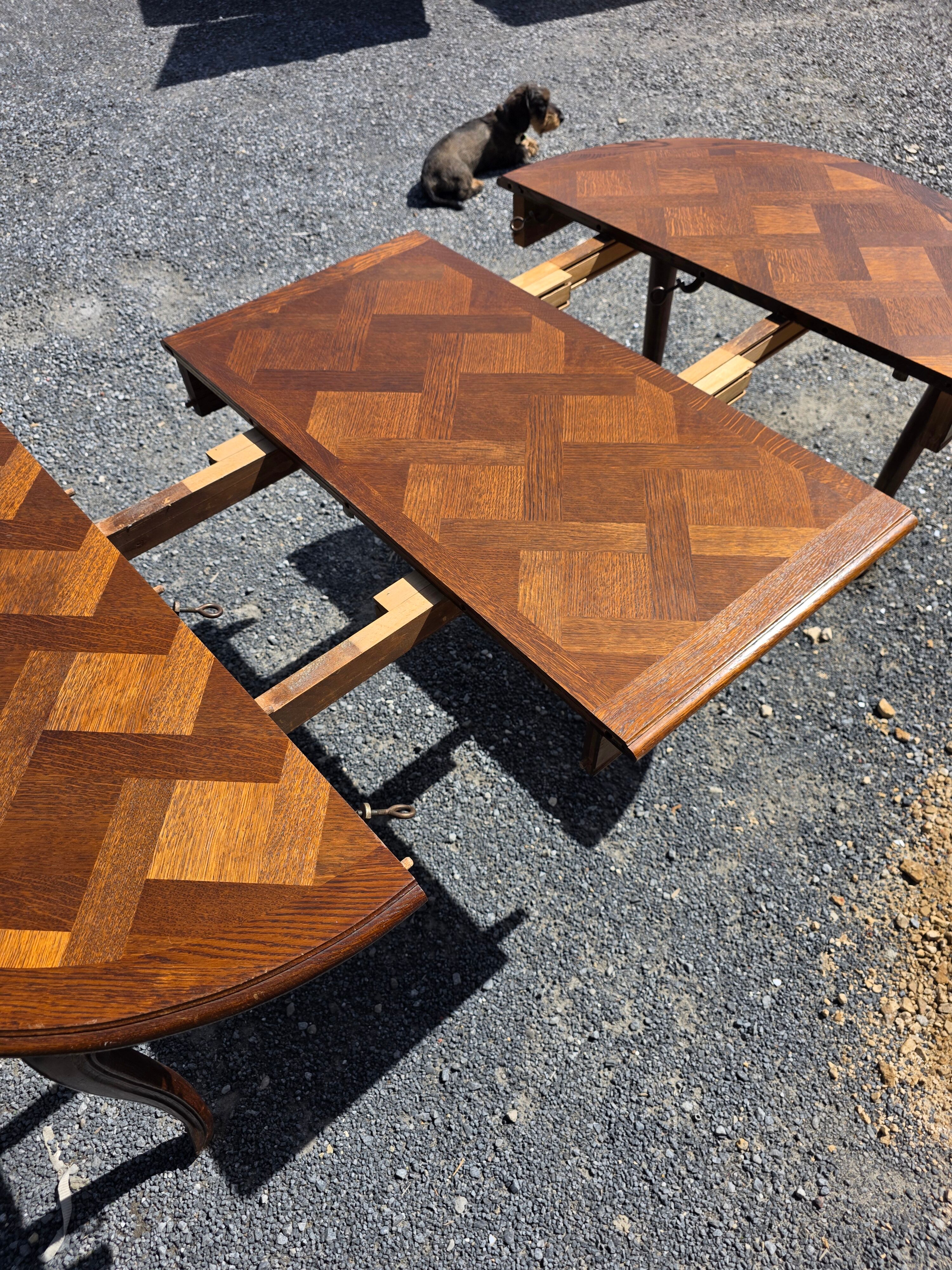 Extendable table in Louis XV style in oak (2 extensions)