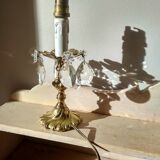 Lampe rococo , pied en bronze ciselé, fausse bougie et  pampilles pendeloques en cristal