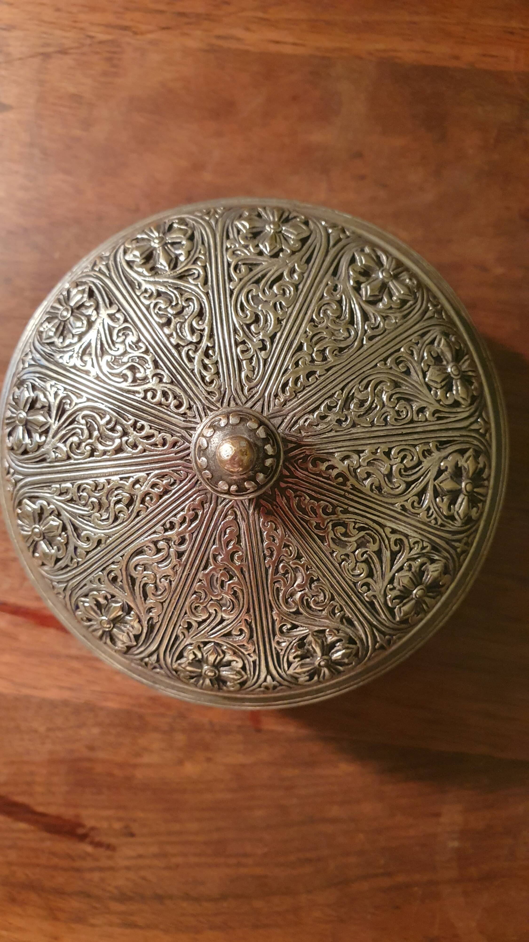 Boite, vide poche en bronze argenté F. Barbedienne, XIXème s.