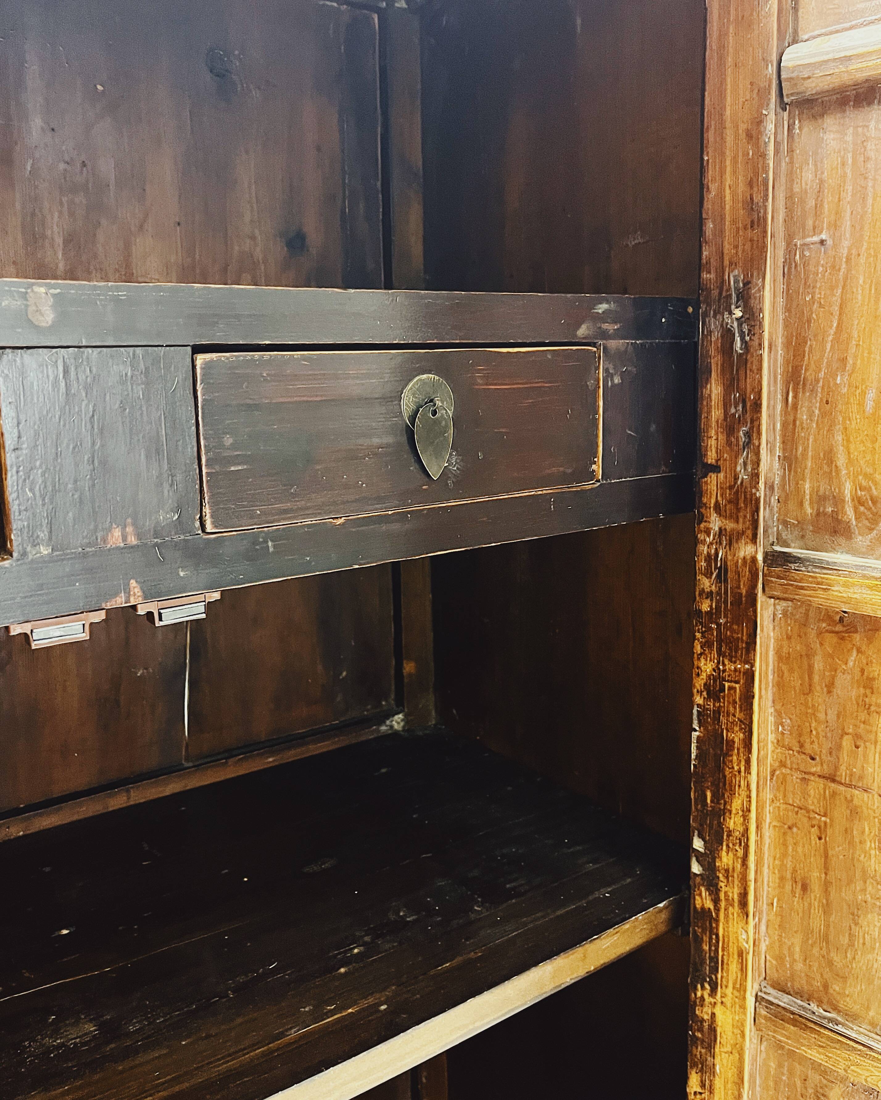 Antique Chinese cabinet with inlay work