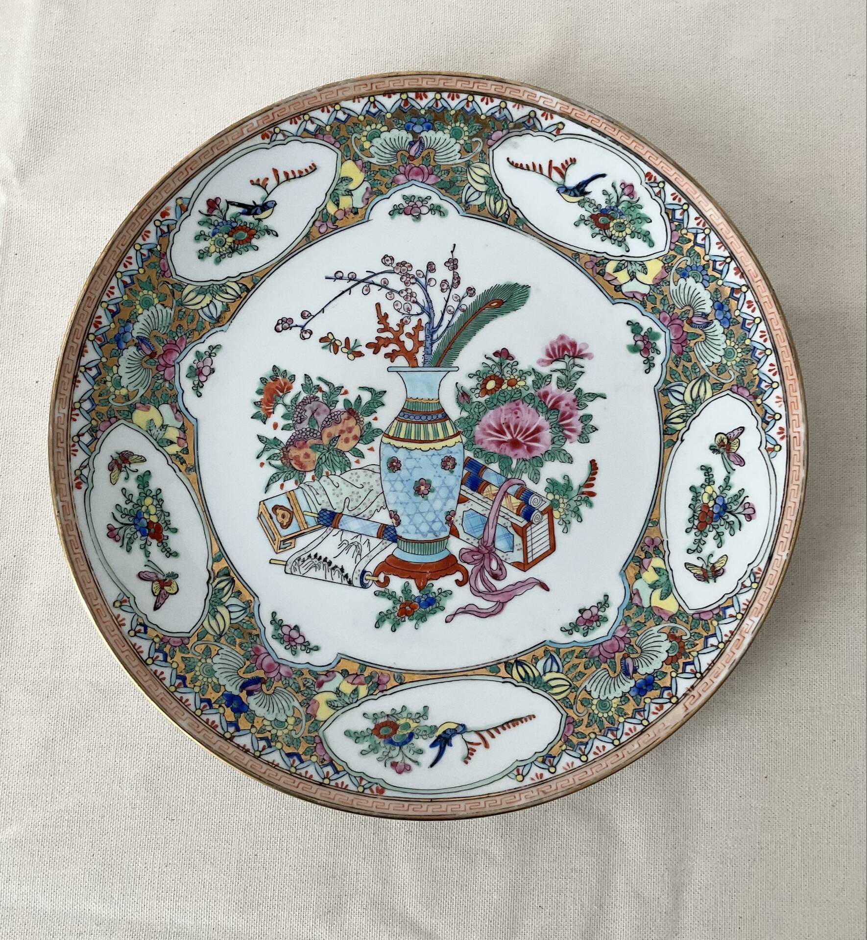 Decorative porcelain plate in Chinese style
