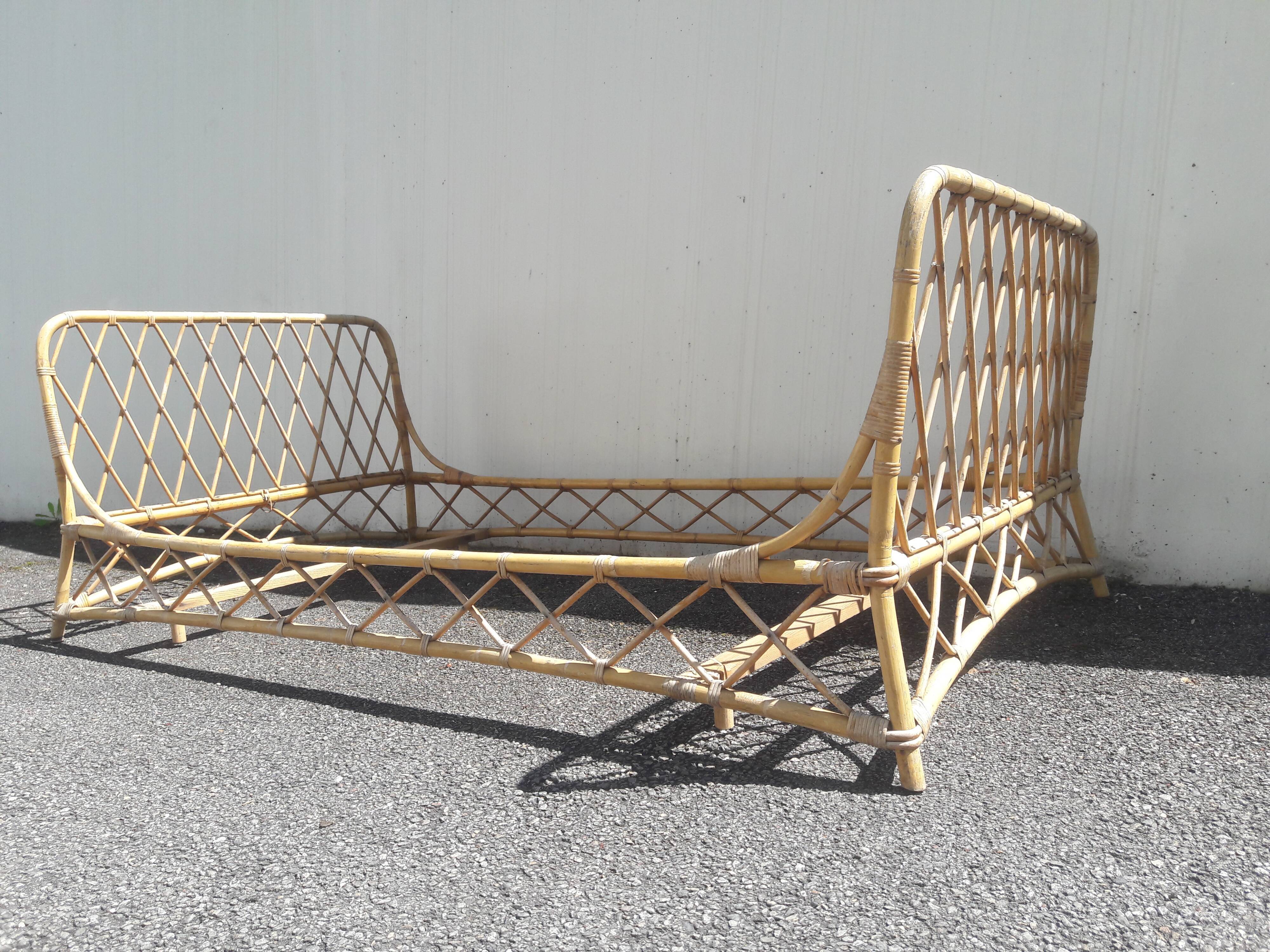 Bed rattan vintage 60s 70s