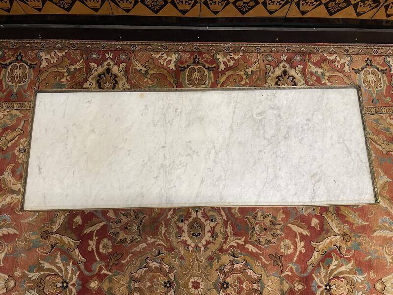 Louis XVI style coffee table in Carrara marble