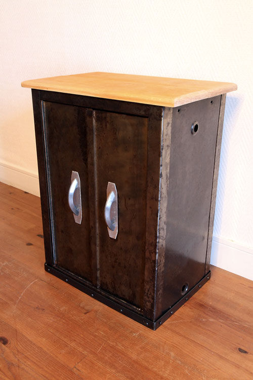 Meuble de rangement métallique industriel