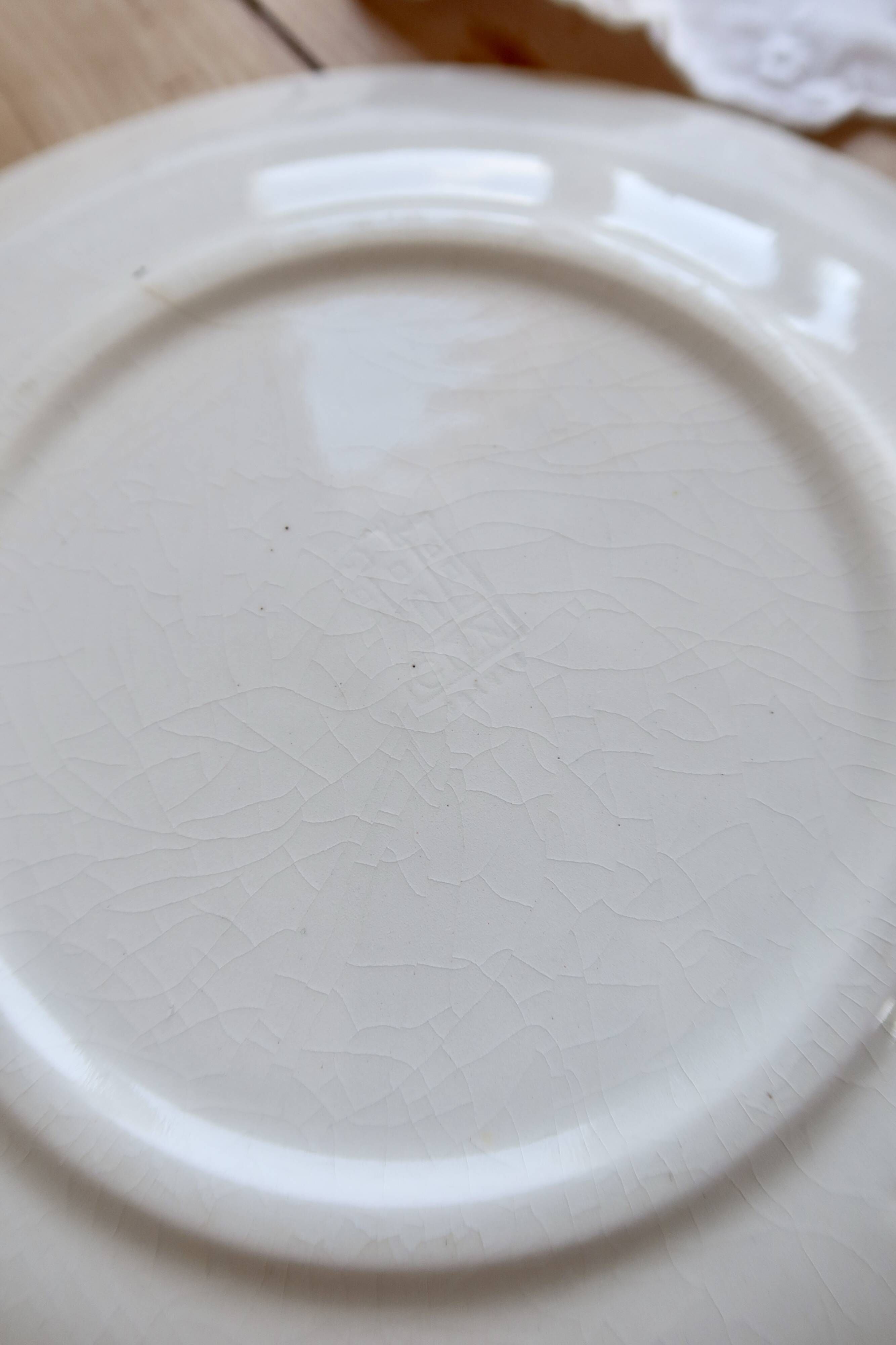 Vintage Gien plate – Ivory earthenware with romantic blue decoration
