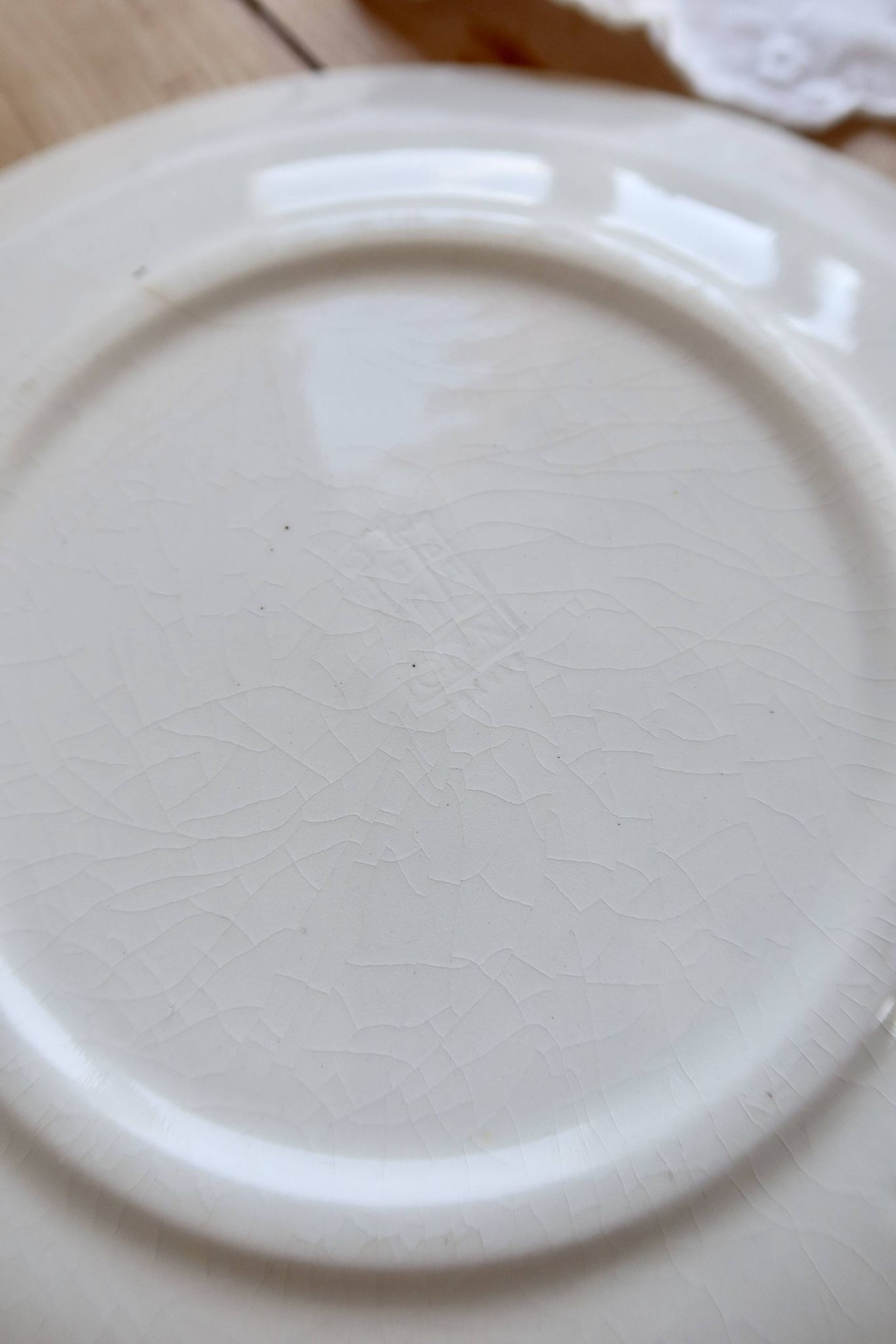 Vintage Gien plate – Ivory earthenware with romantic blue decoration