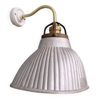 Applique murale en  laiton et verre mercurisé, années 1930