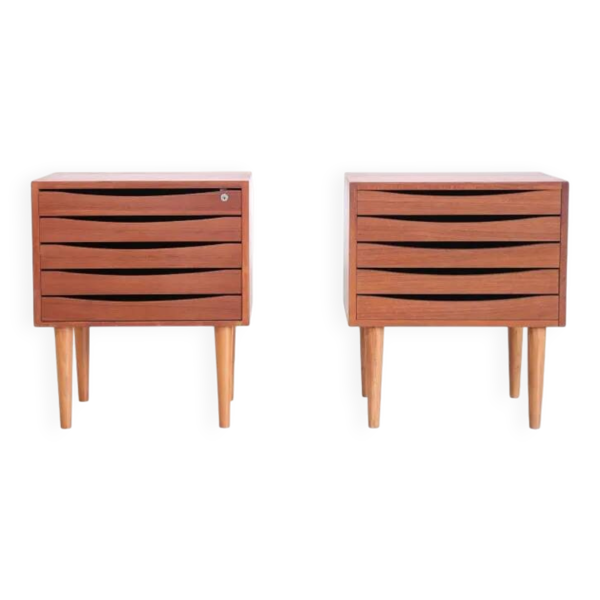 2 commodes en teck au design danois