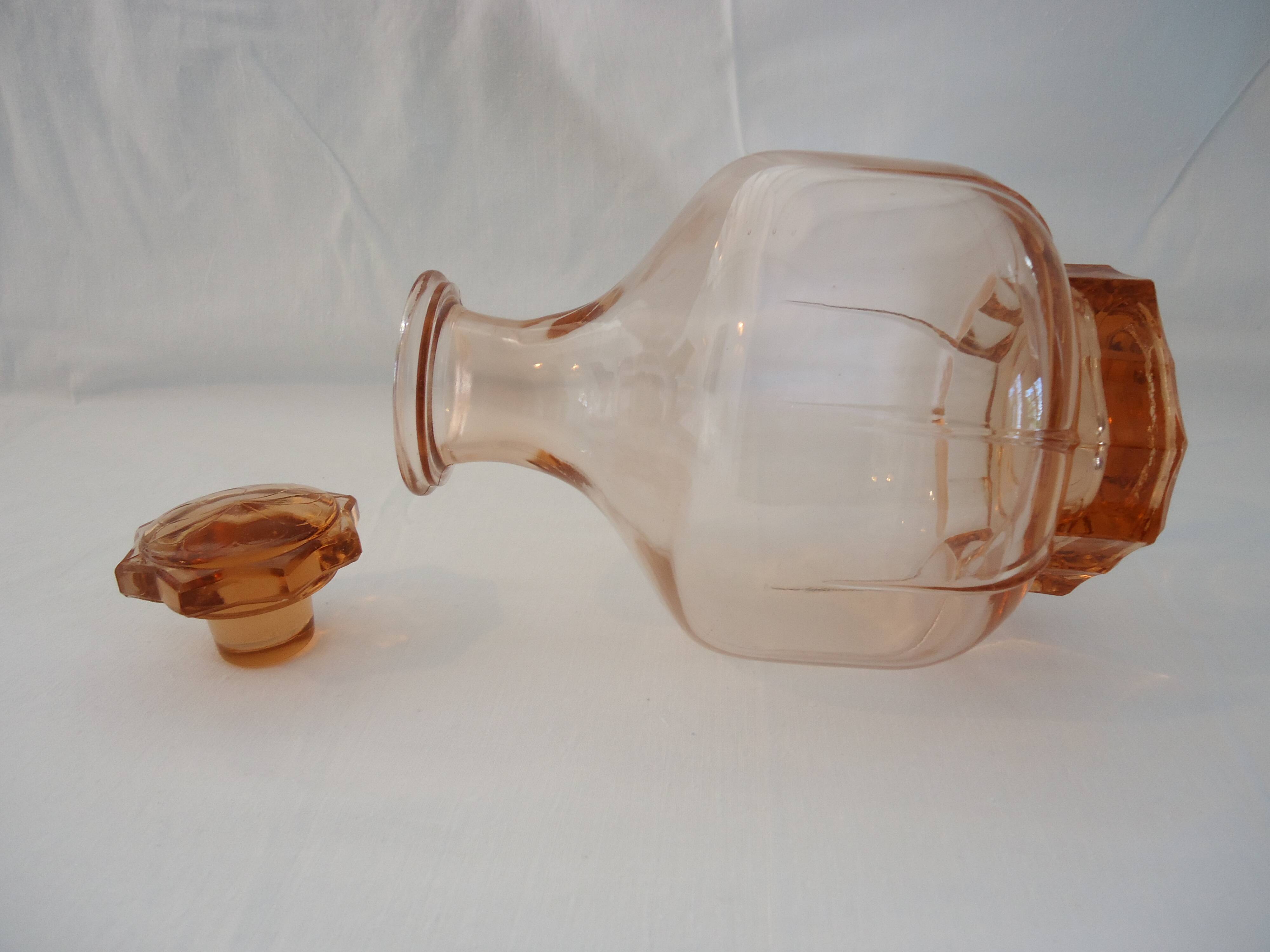 Service vintage en verre rose saumon – Carafe, 8 verres, et plateau Art Dec