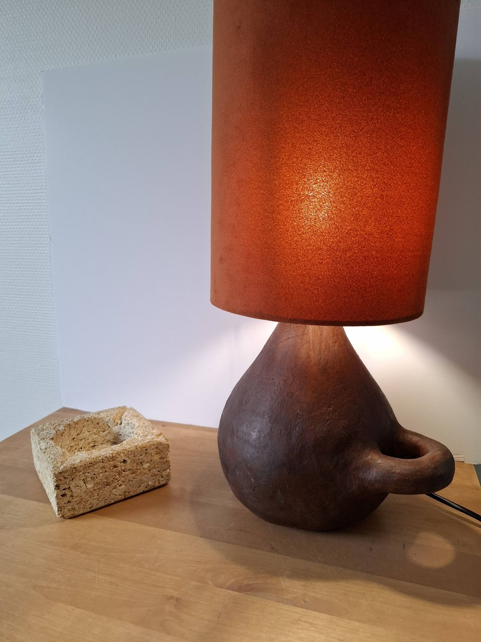 Lampe en terre cuite ancienne