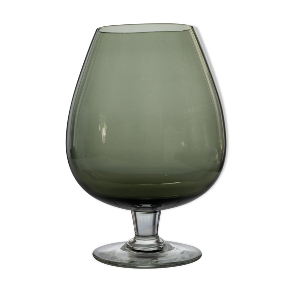 Vase verre fumé, forme verre à cognac, c. 1970