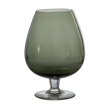 Vase verre fumé, forme verre à cognac, c. 1970