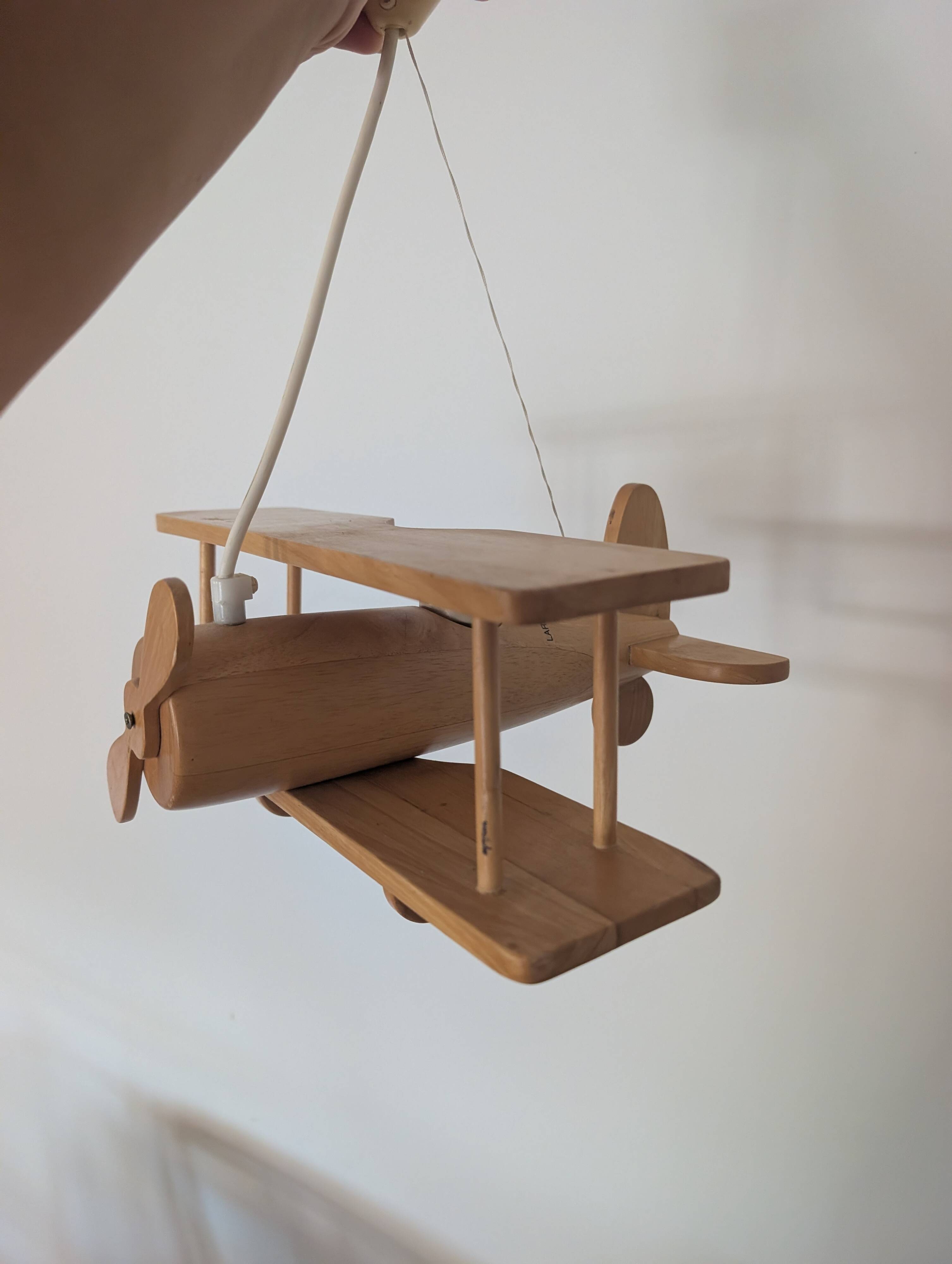 Wooden aircraft suspension