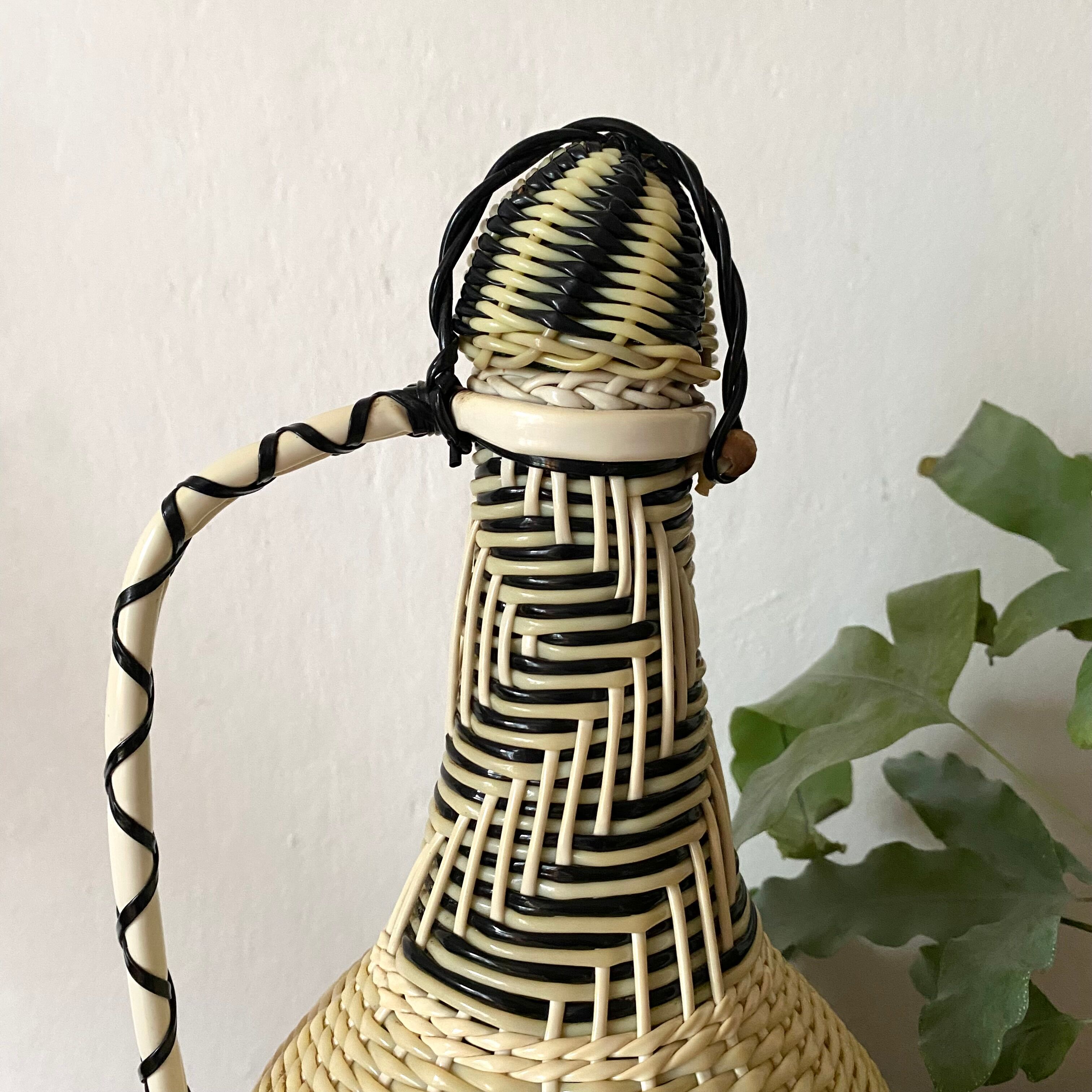 Vintage scoubidou bottle