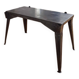 Vintage iron coffee table – guaranteed industrial charm
