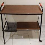 Red scoubidou handles wheeled serving table