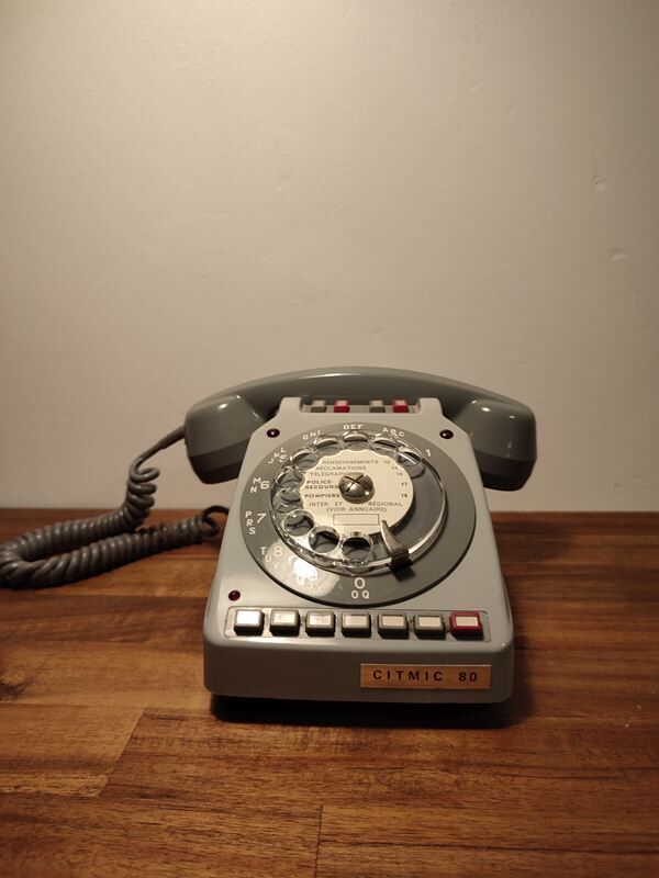 Dial telephone
