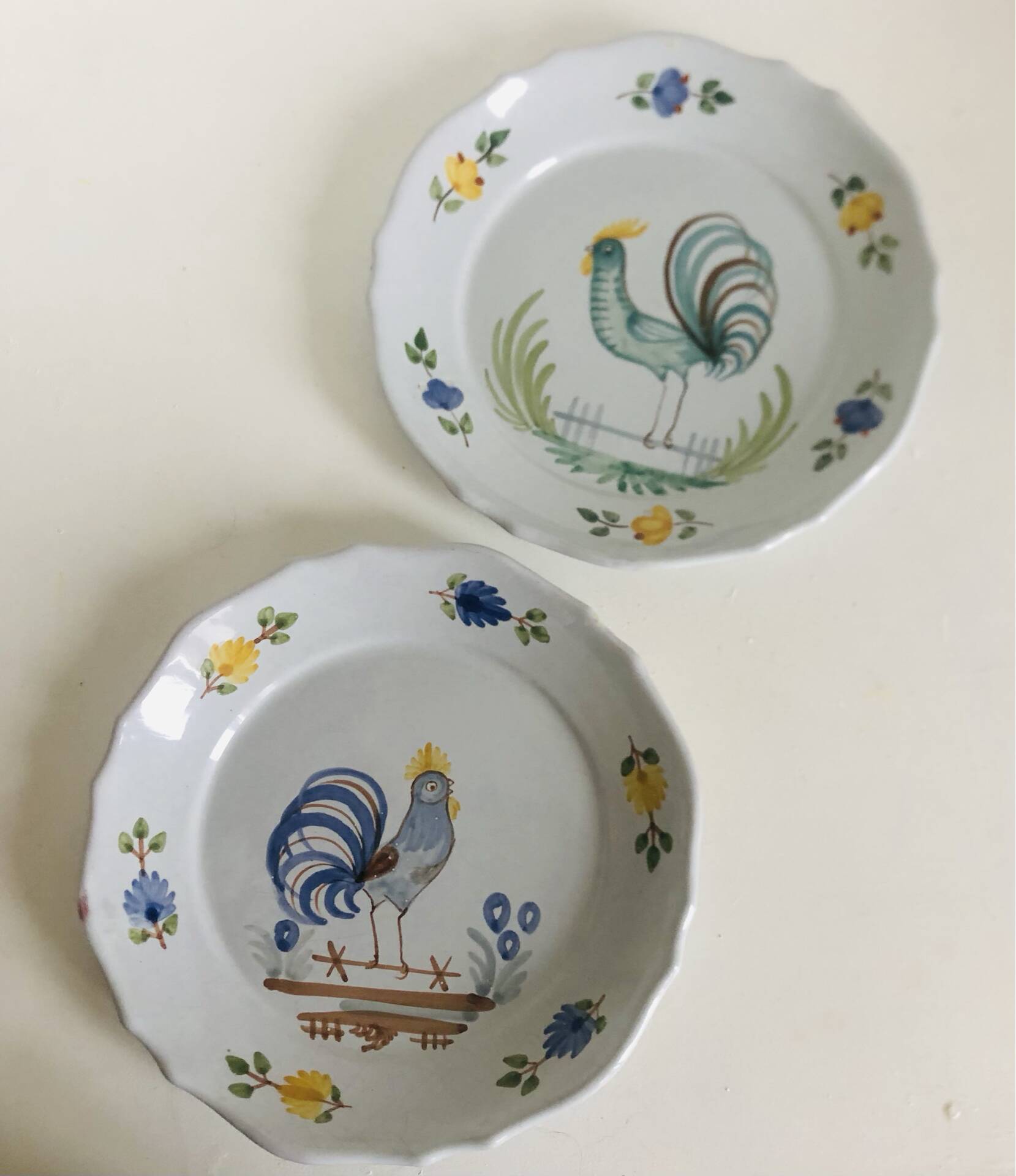 Pair of plates with naive Eastern rooster decoration