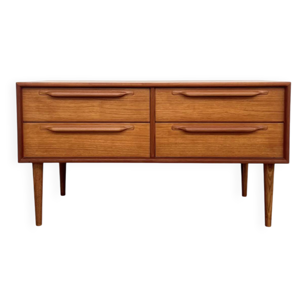 Lowboard teck 4 tiroirs — Lignes mid-century, pieds fuselés, années 60