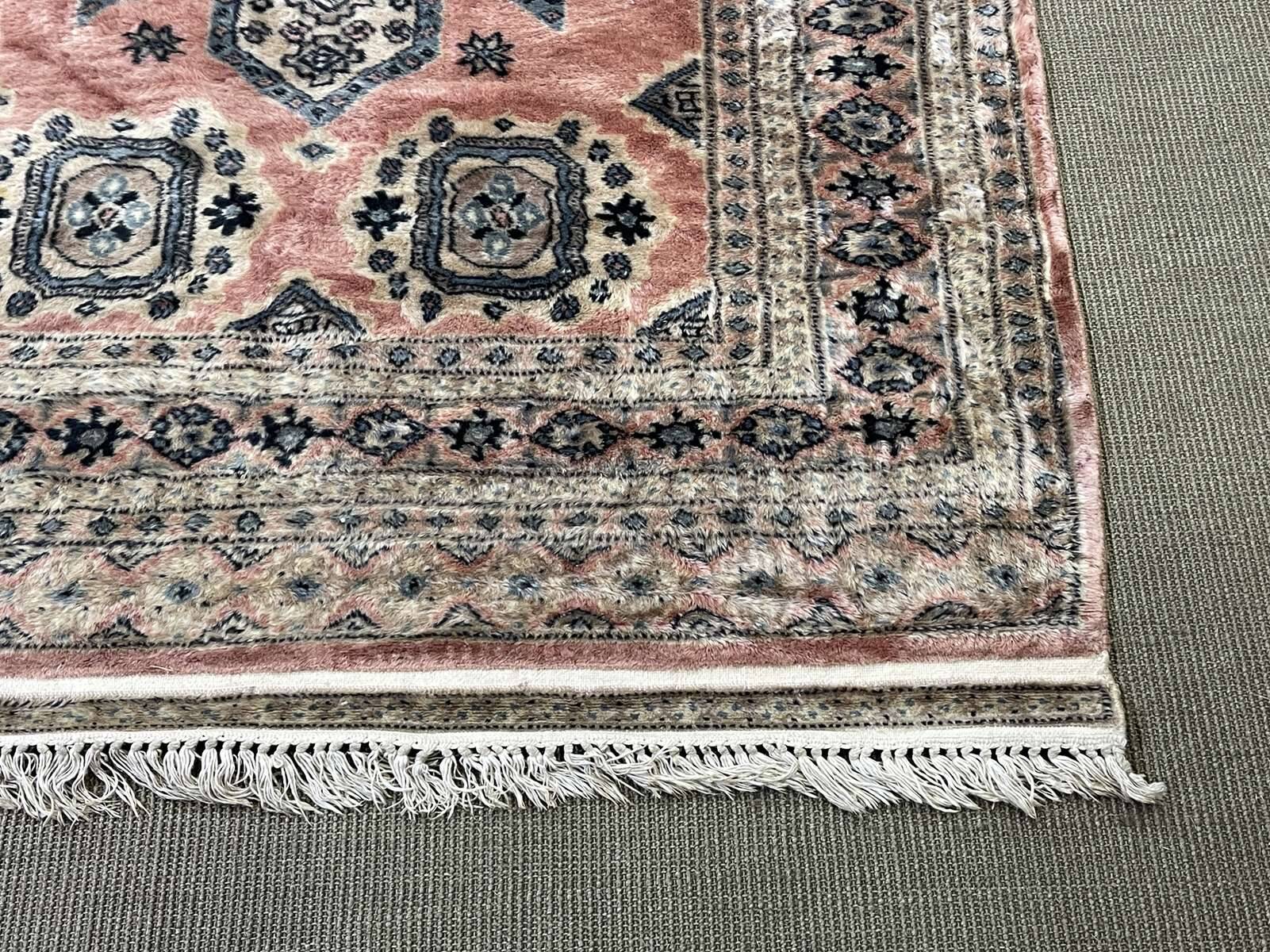 Handmade Pakistani wool rug
