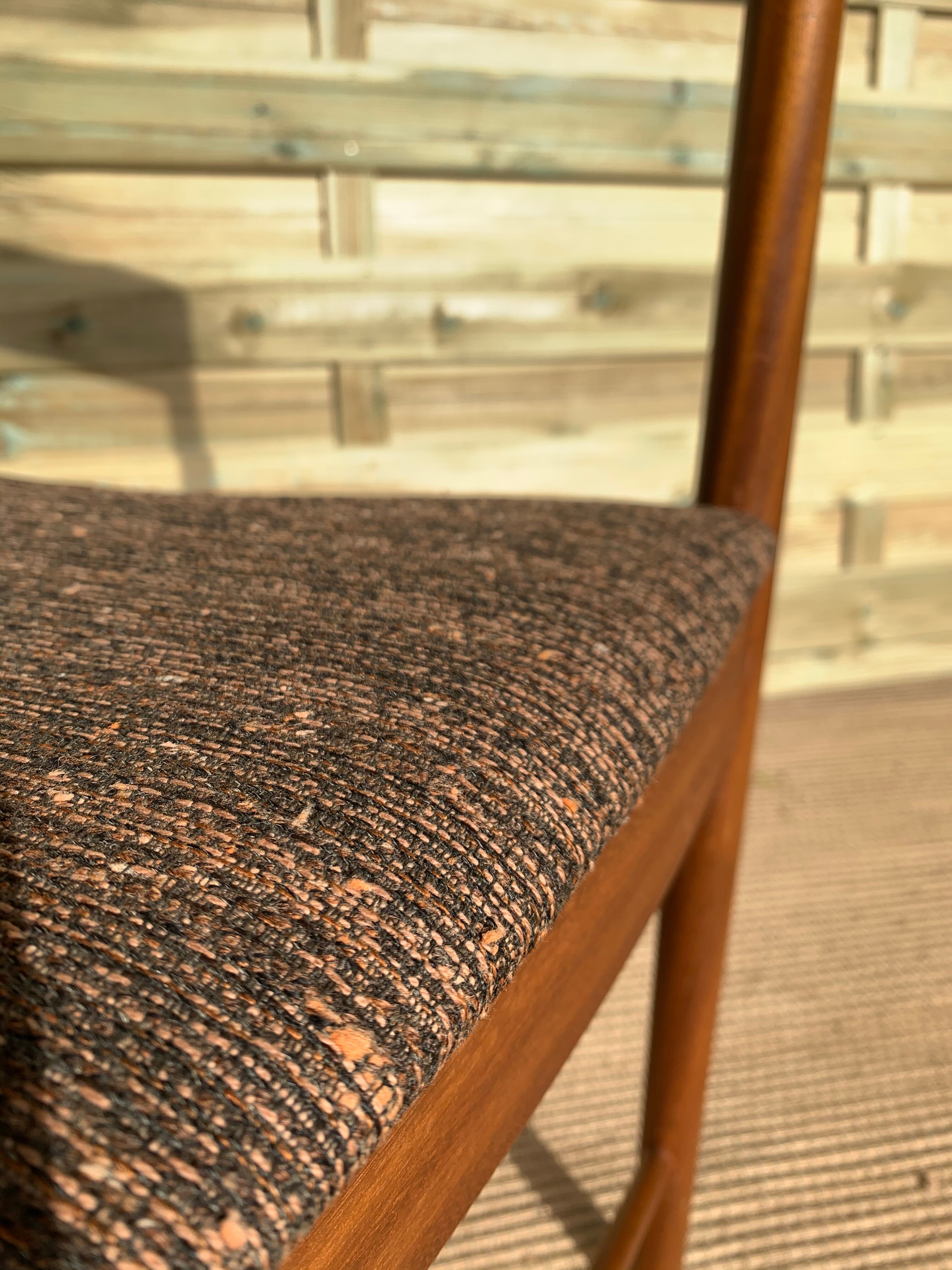 4 Scandinavian chairs made of teak and fabrics