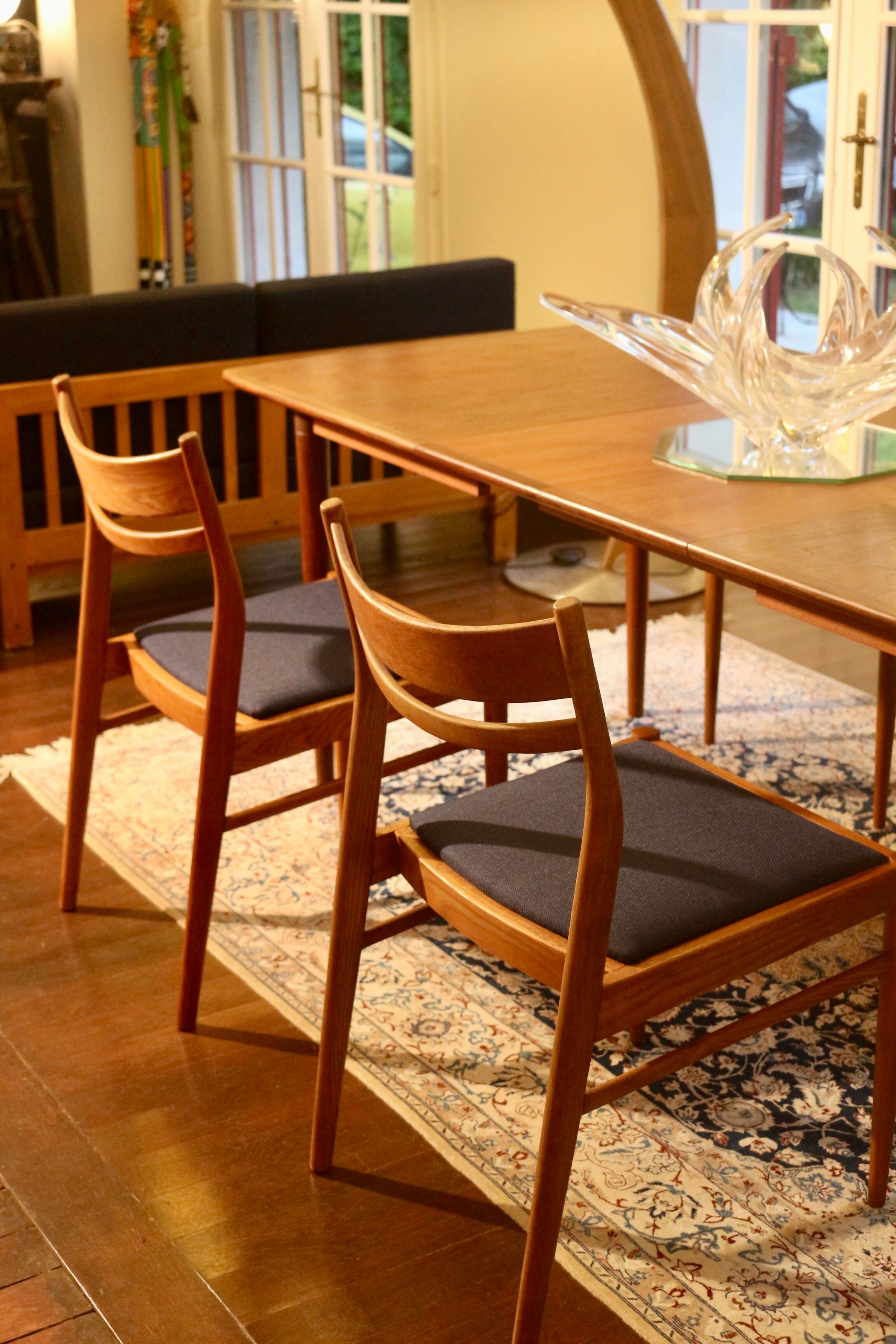 Lot de 4 chaises vintage scandinaves en chêne année 60  Ref. Marcel.