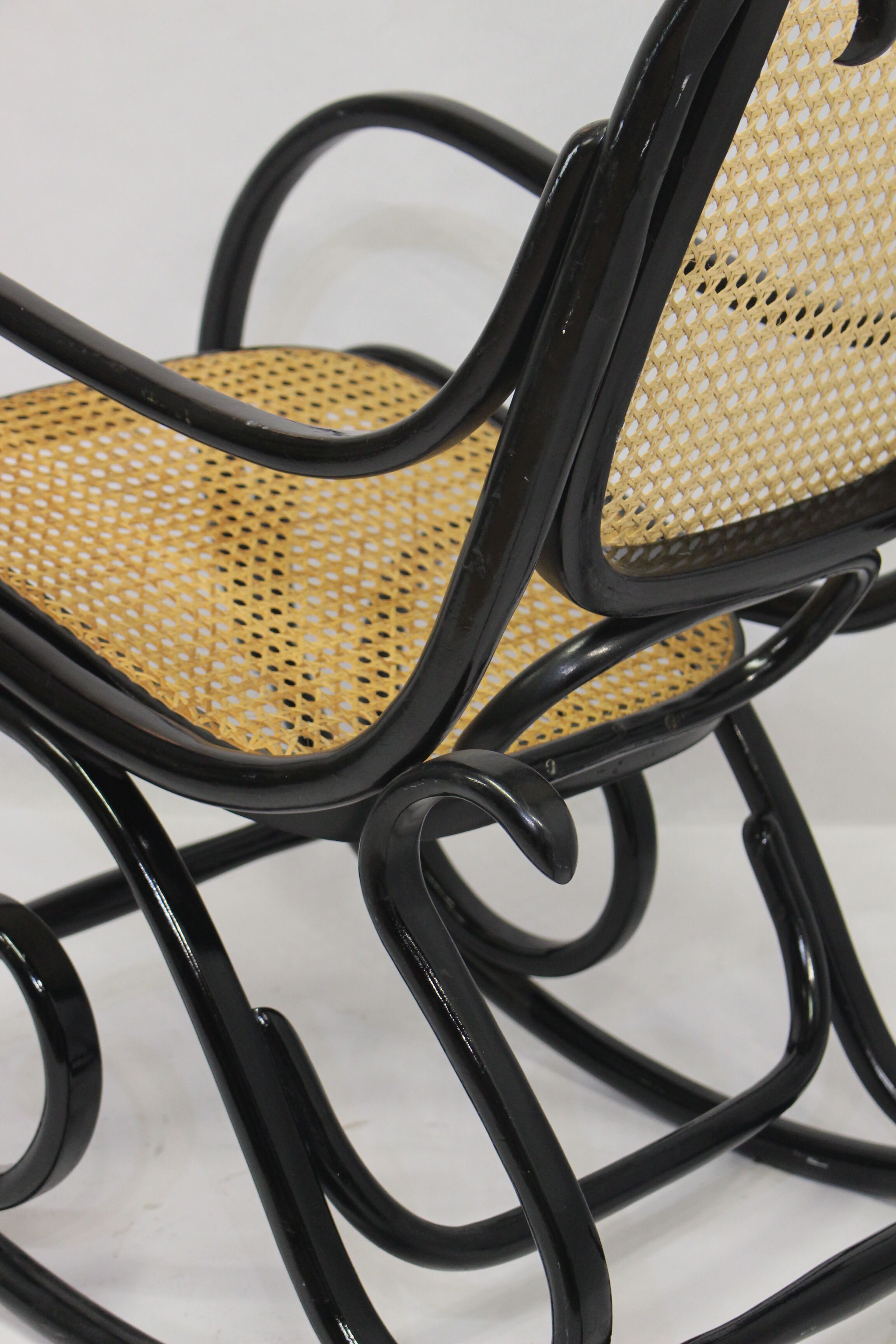 Year 1930 thonet rocking chair model n ° 10