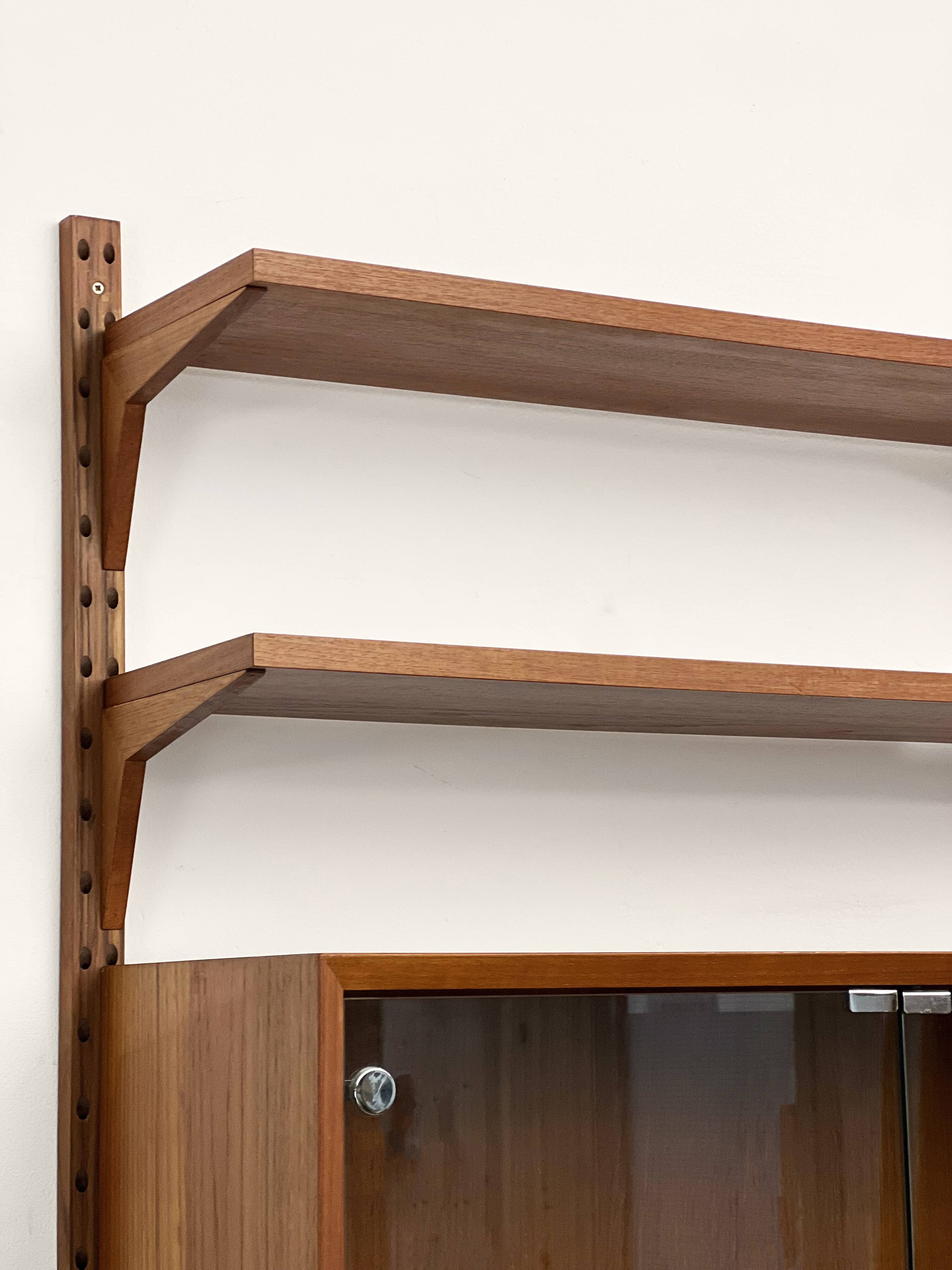 Small Mid-Century Modern Wall Unit,  Royal System with  Desk, Poul Cadovius for Cado, Denmark, 1950s