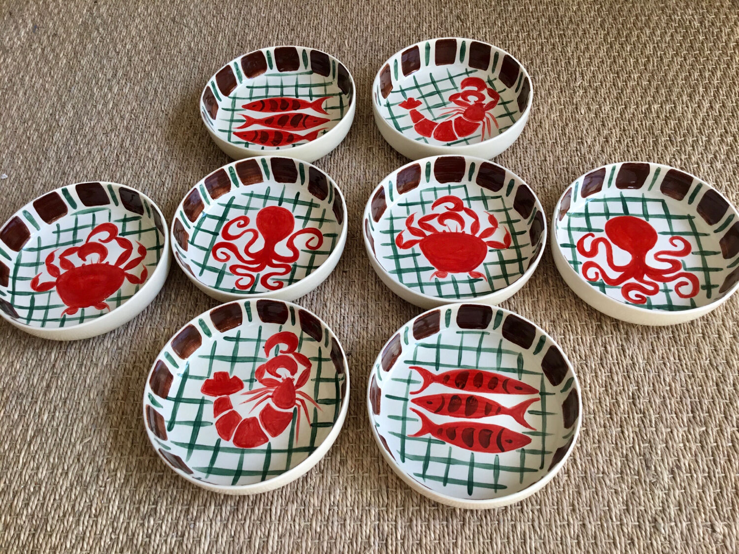 Lot de 8 assiettes creuses peintes à la main