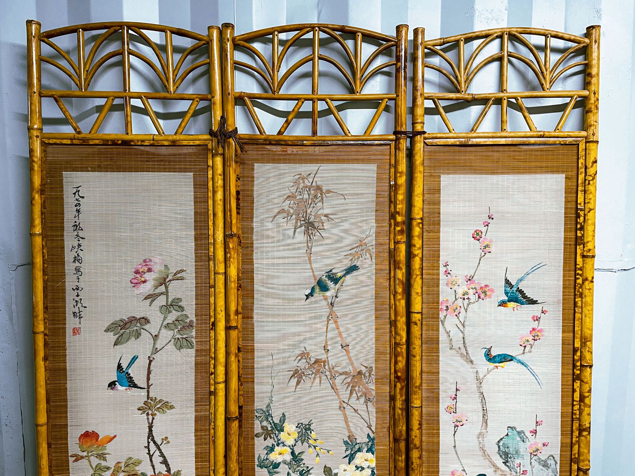 Vintage screen in bamboo handmade painting