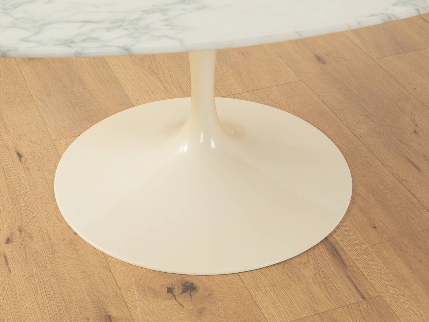 Oval tulip coffee table, Eero Saarinen
