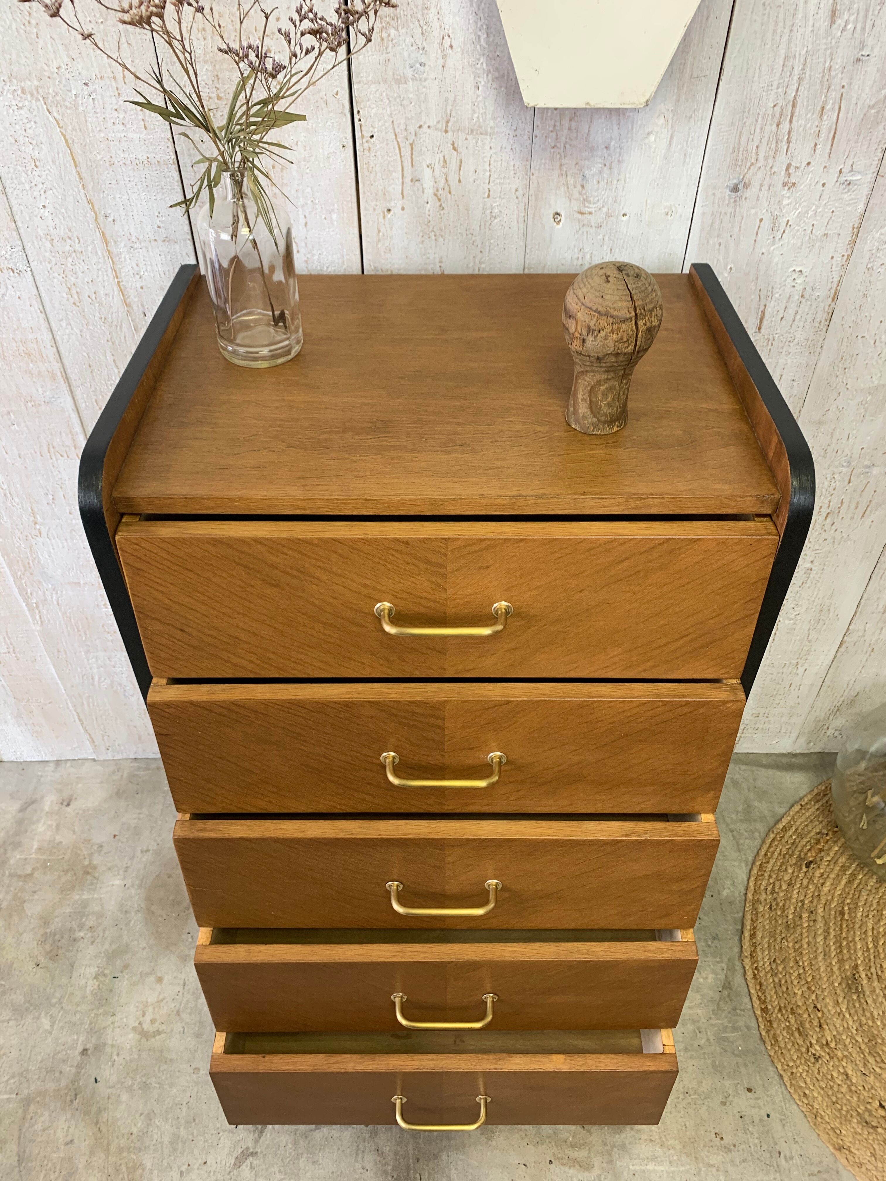 Modernist rag-picker