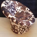 Mushroom-style armchair