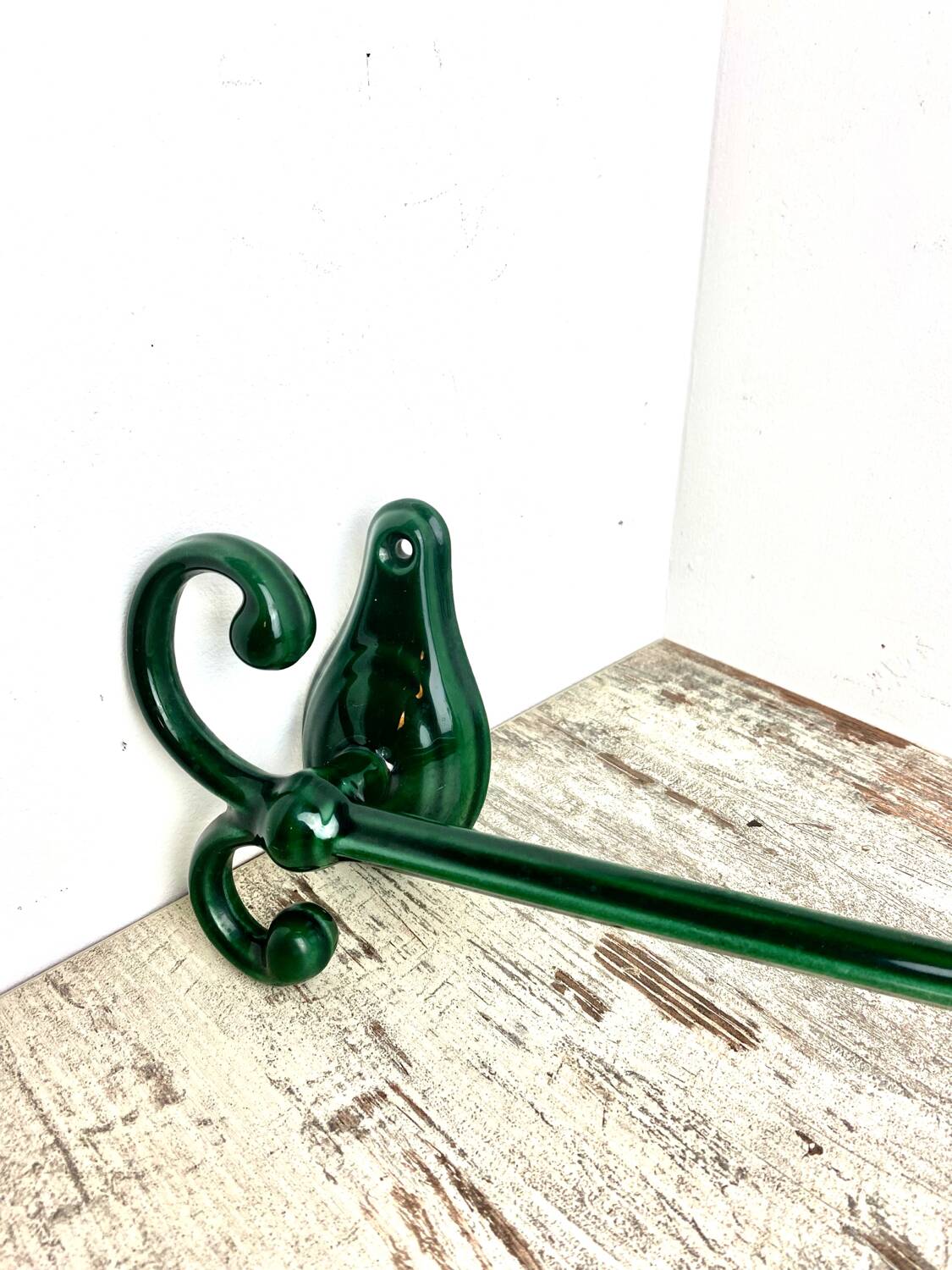Enamelled cast iron towel holder