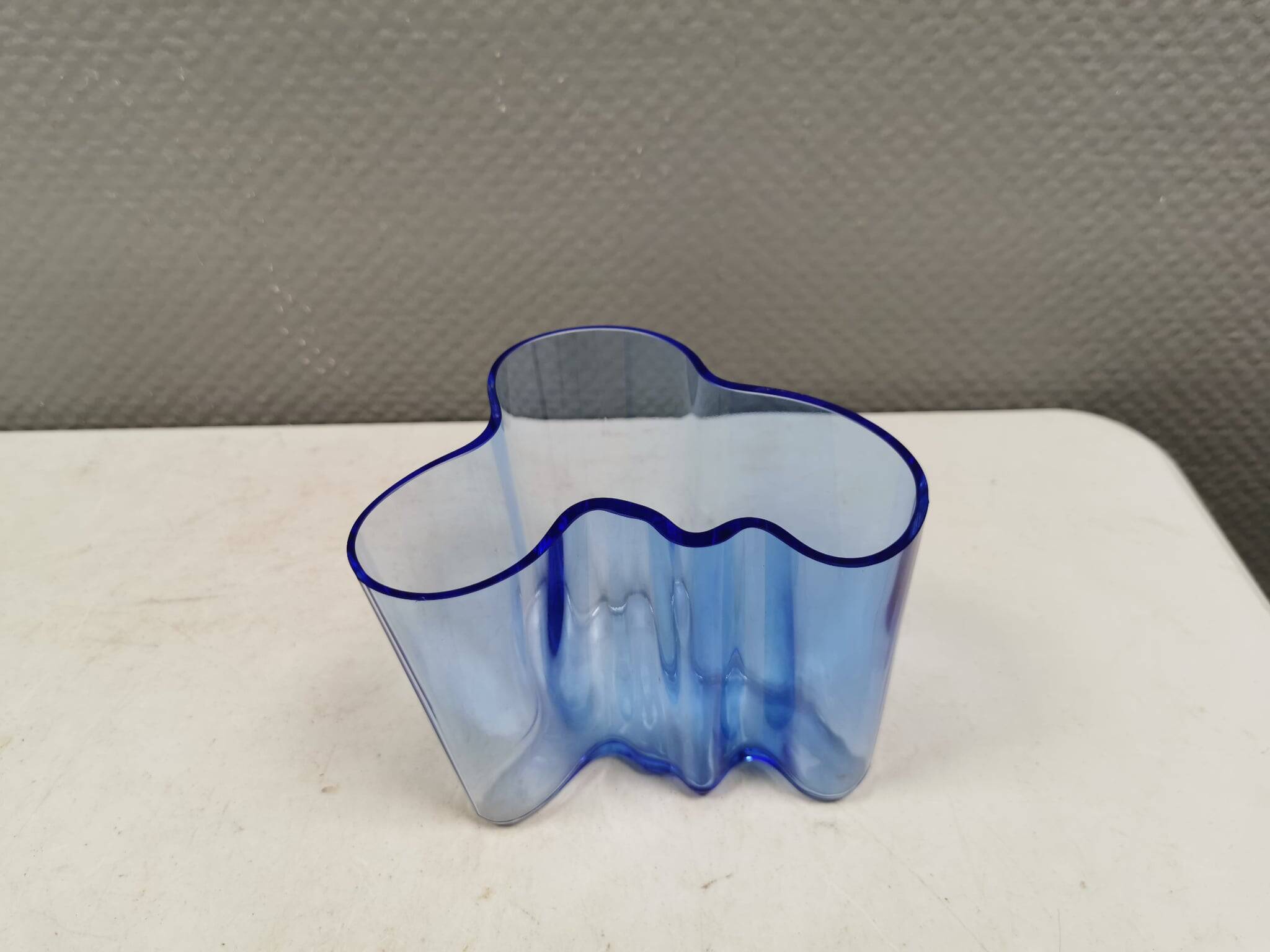 Stylish Alvar Aalto vase, Finland, estimated to be 1980-90s