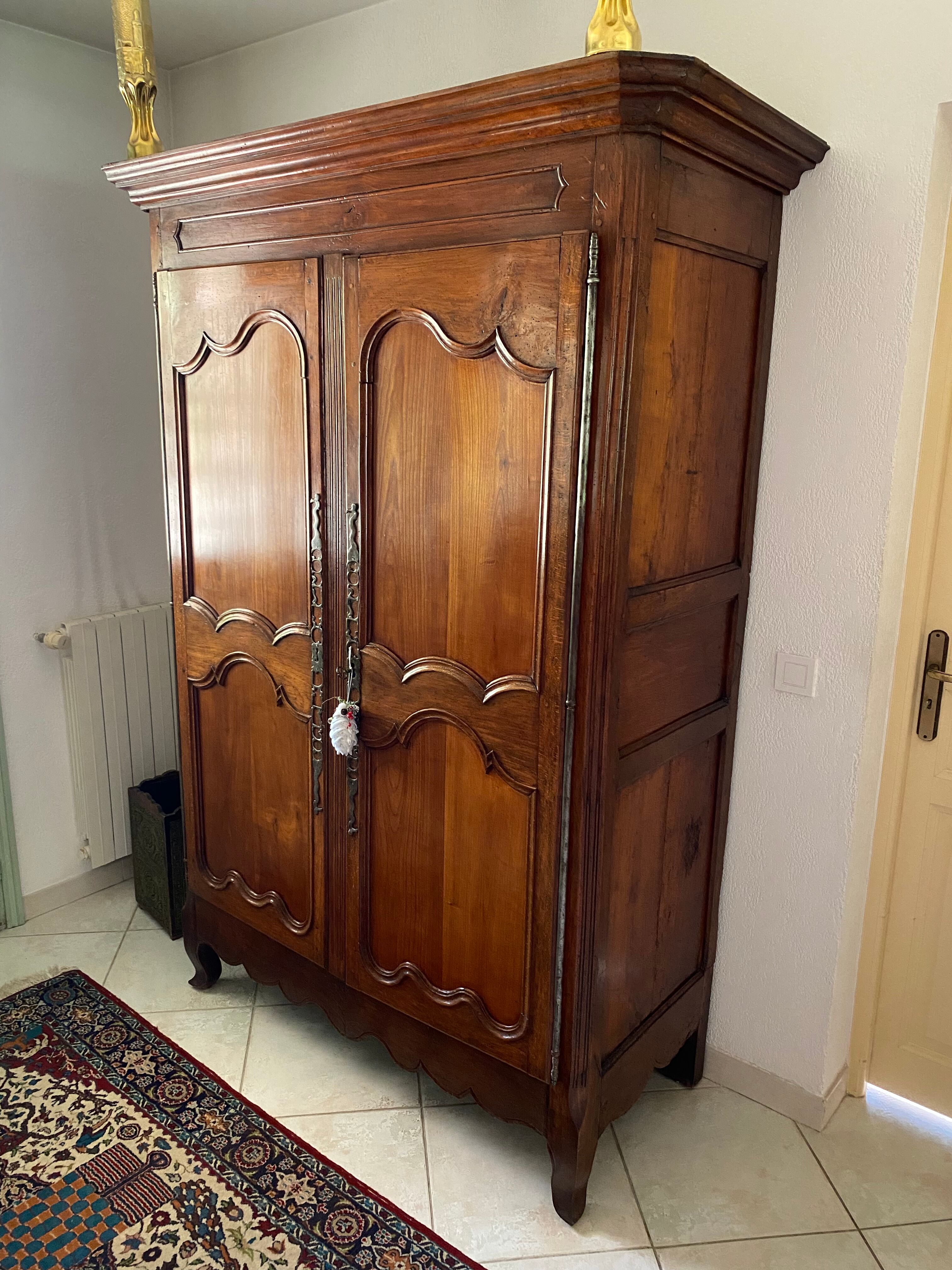 Armoire Louis XV  restaurée en 1980